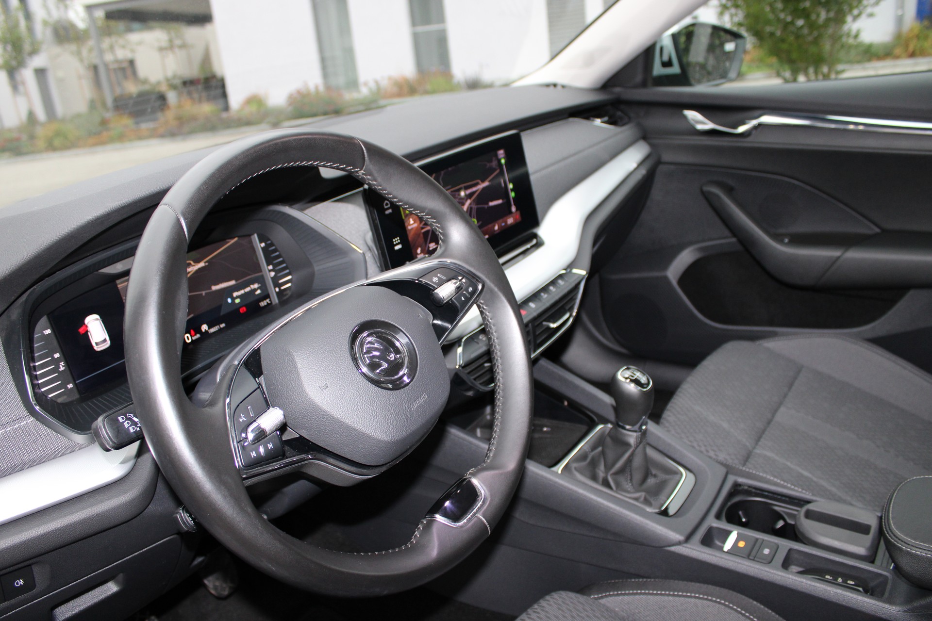 SKODA Octavia Combi 1.5 TSI ACT EVO Style-image-14