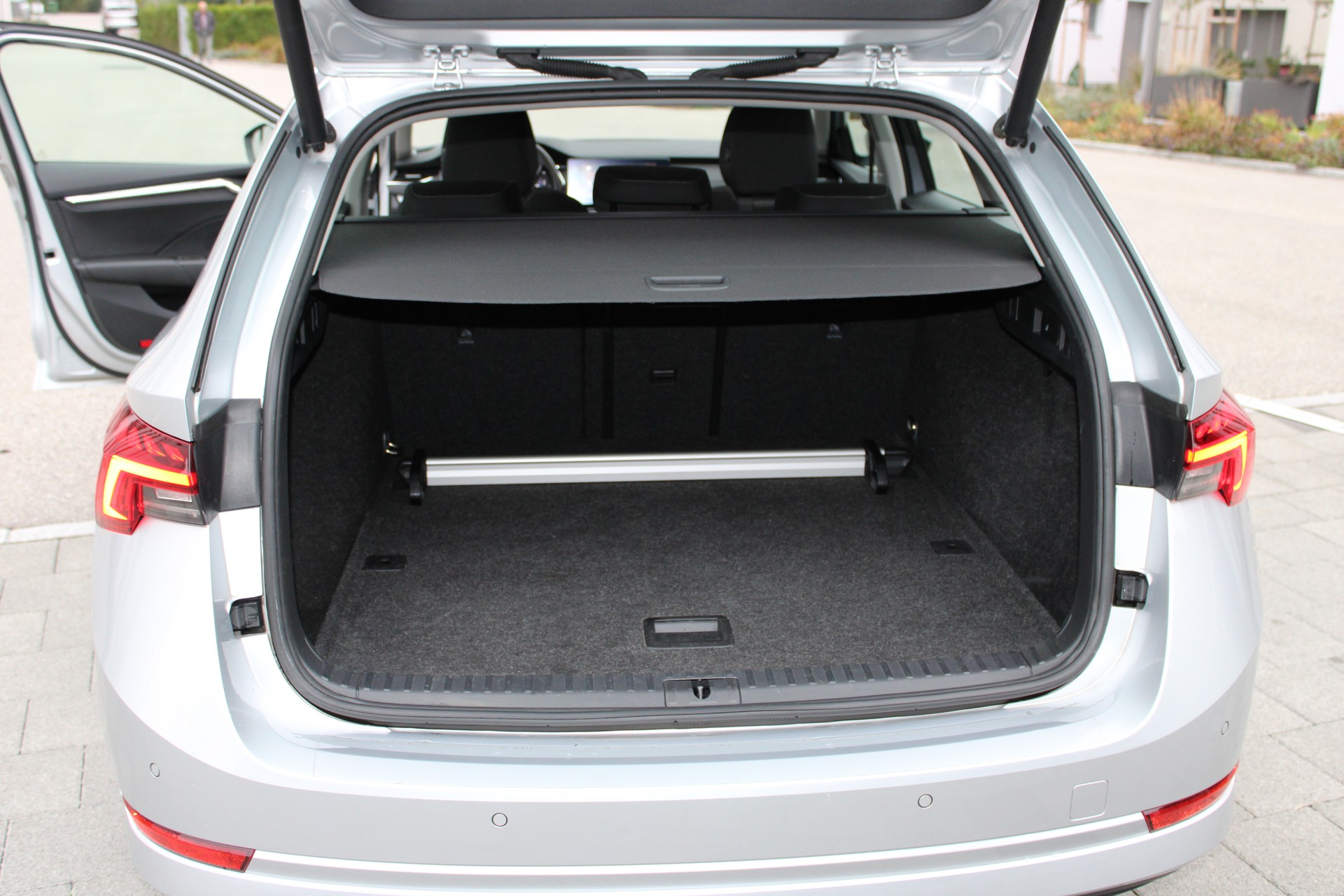 SKODA Octavia Combi 1.5 TSI ACT EVO Style-image-12