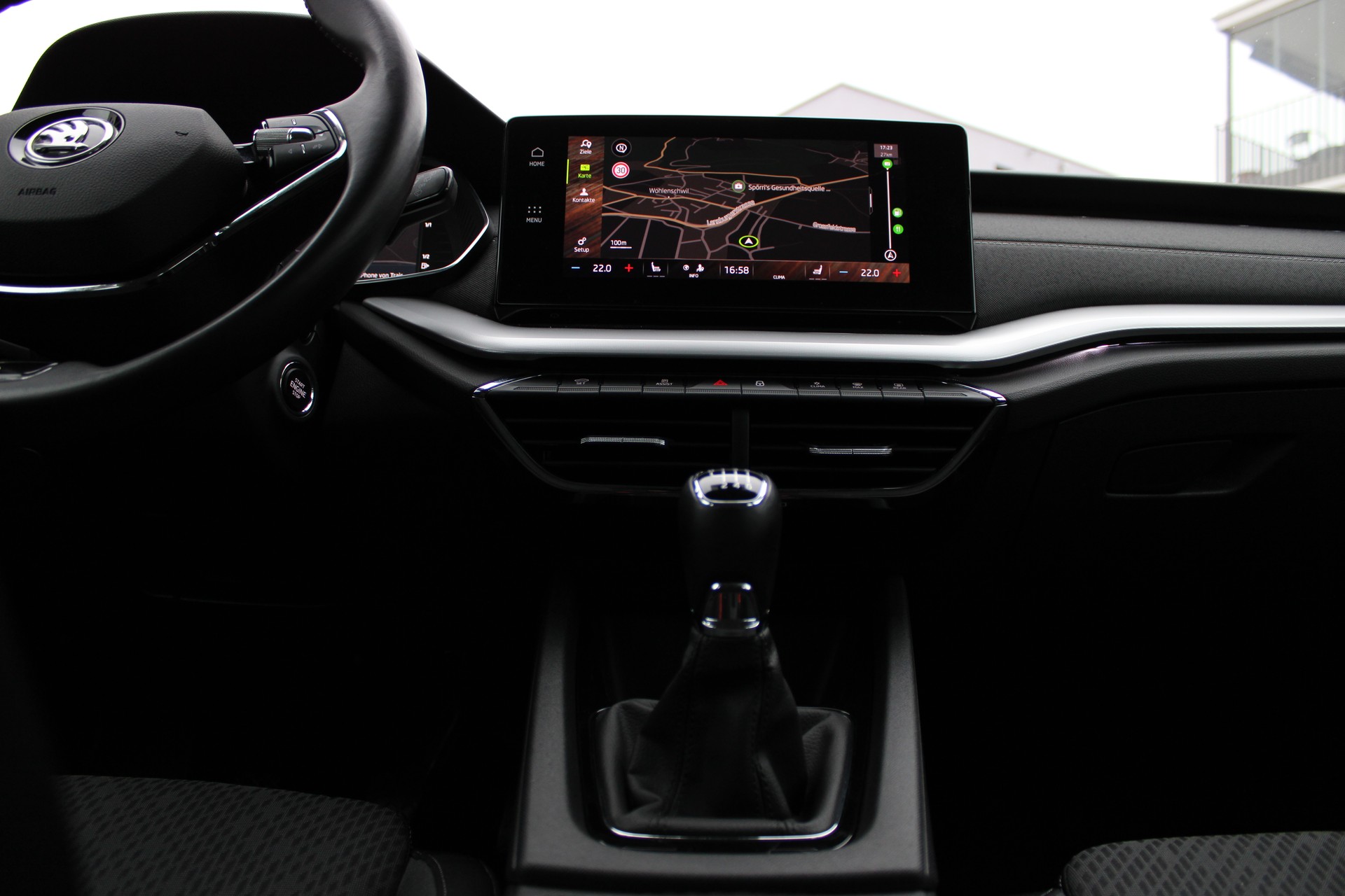 SKODA Octavia Combi 1.5 TSI ACT EVO Style-image-16