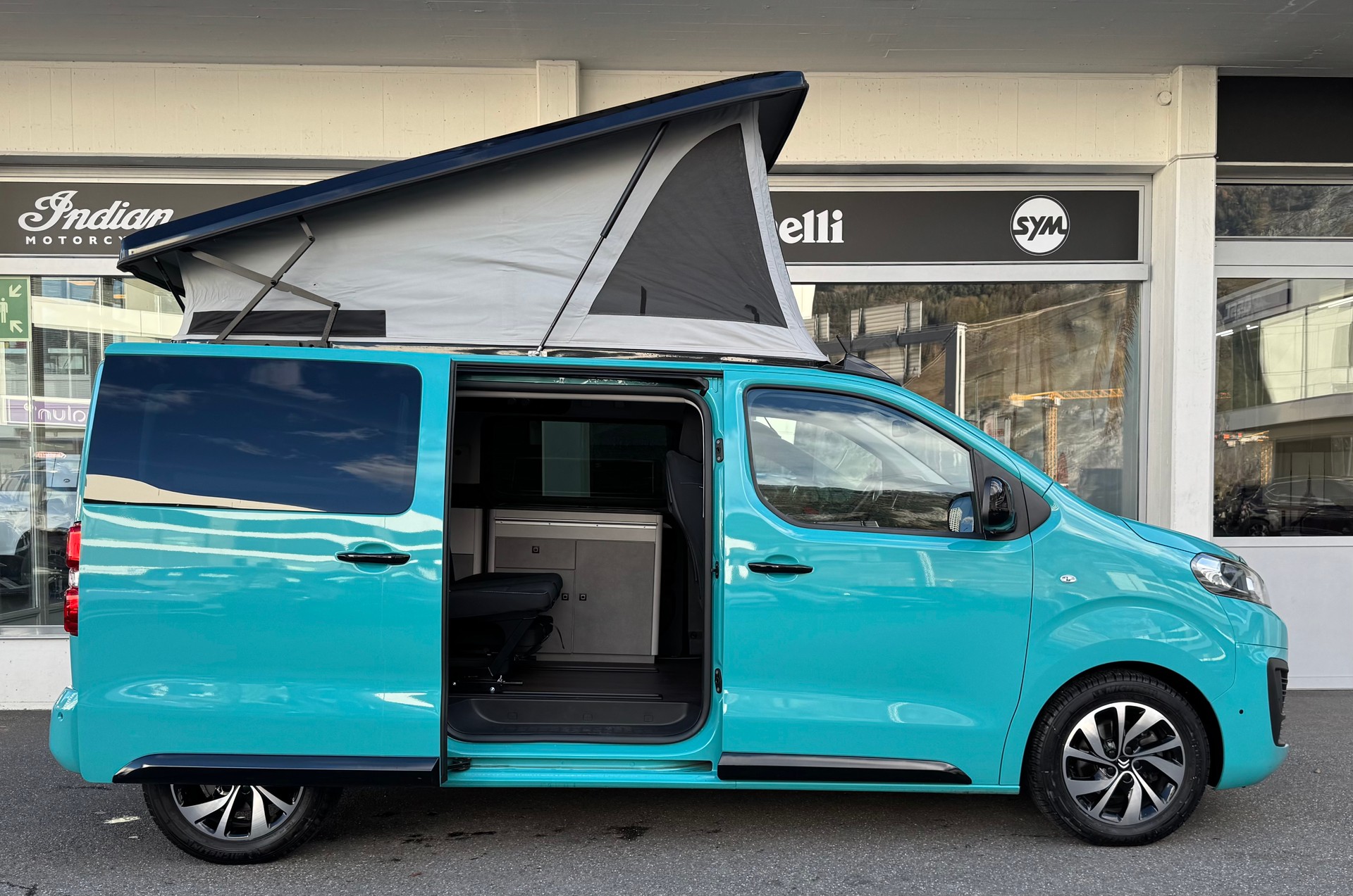 PÖSSL Citroen Campster 2.0 Blue HDI 180 EAT8-image-1