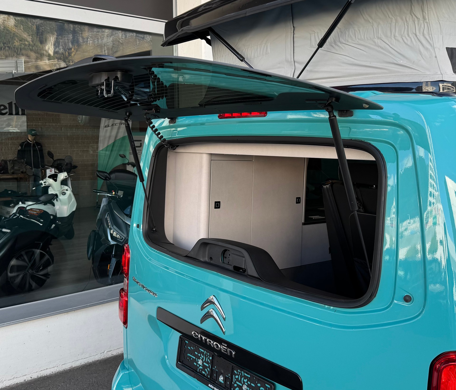 PÖSSL Citroen Campster 2.0 Blue HDI 180 EAT8-image-5