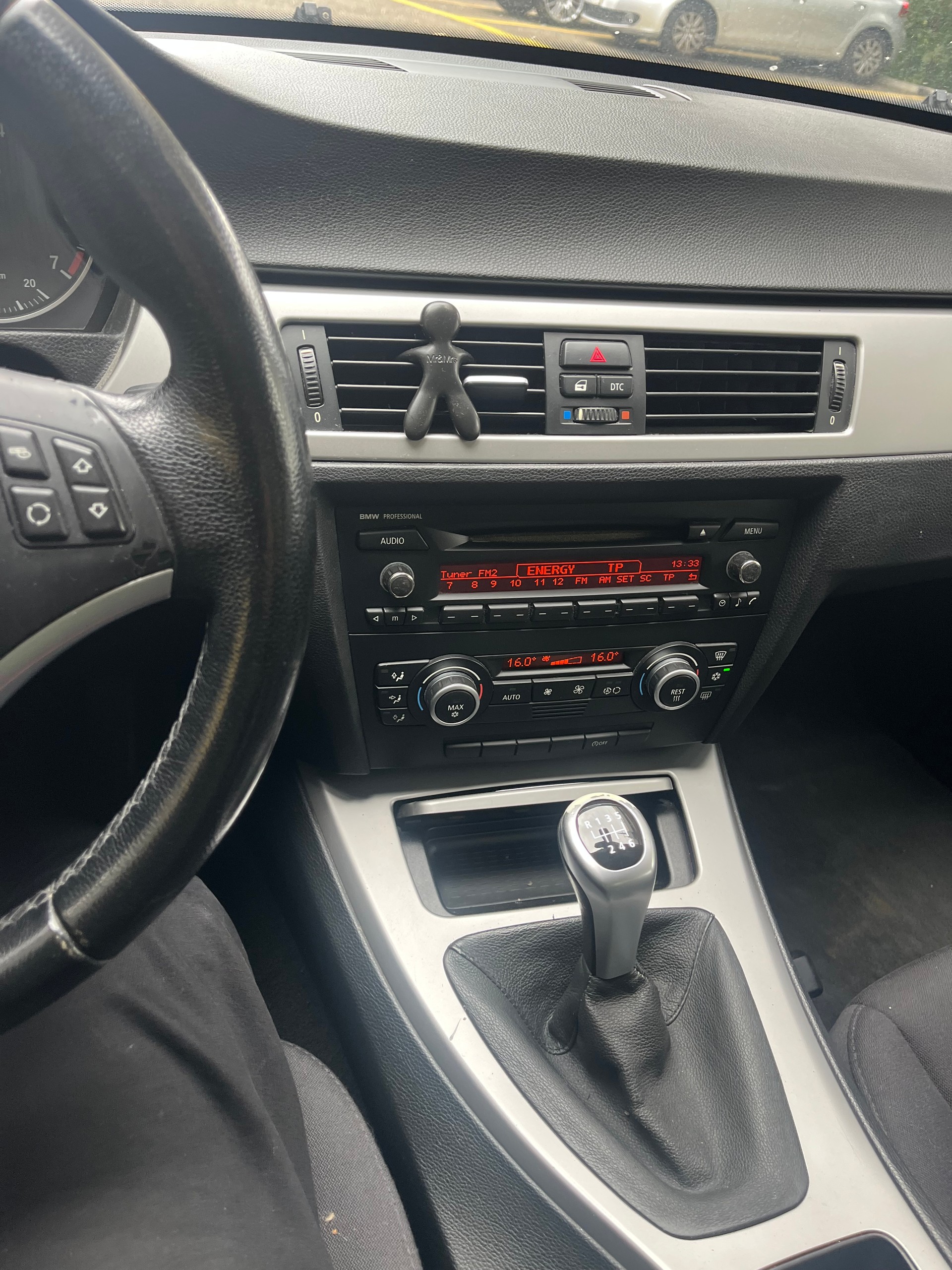 BMW 316i-image-9