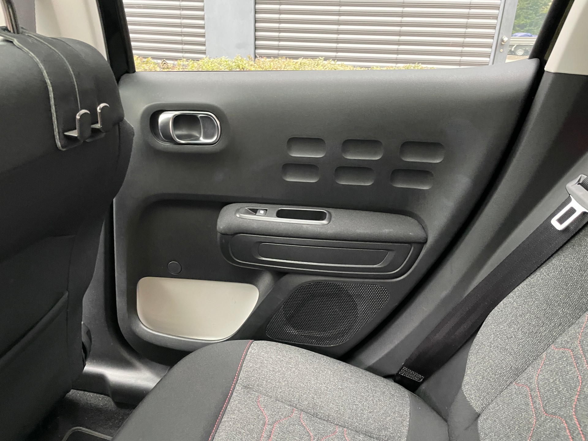 CITROEN C3 1.2i PureTech Feel mit Panoramadach-image-21