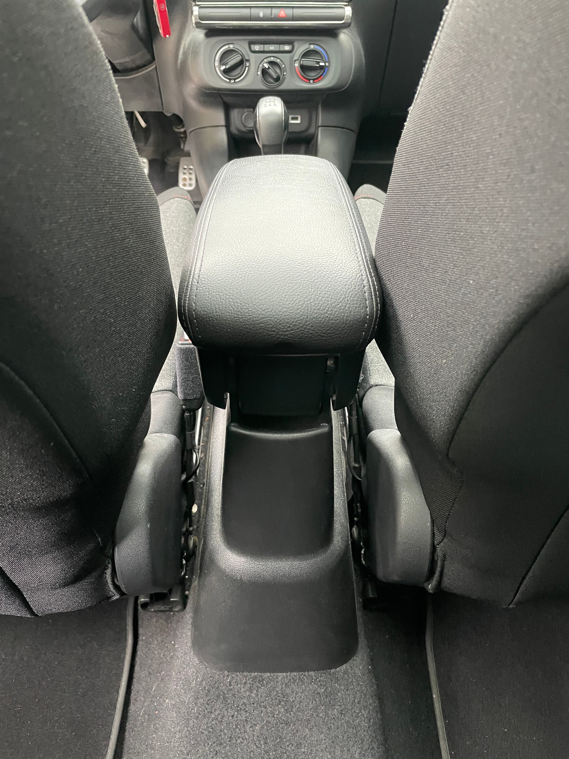CITROEN C3 1.2i PureTech Feel mit Panoramadach-image-17