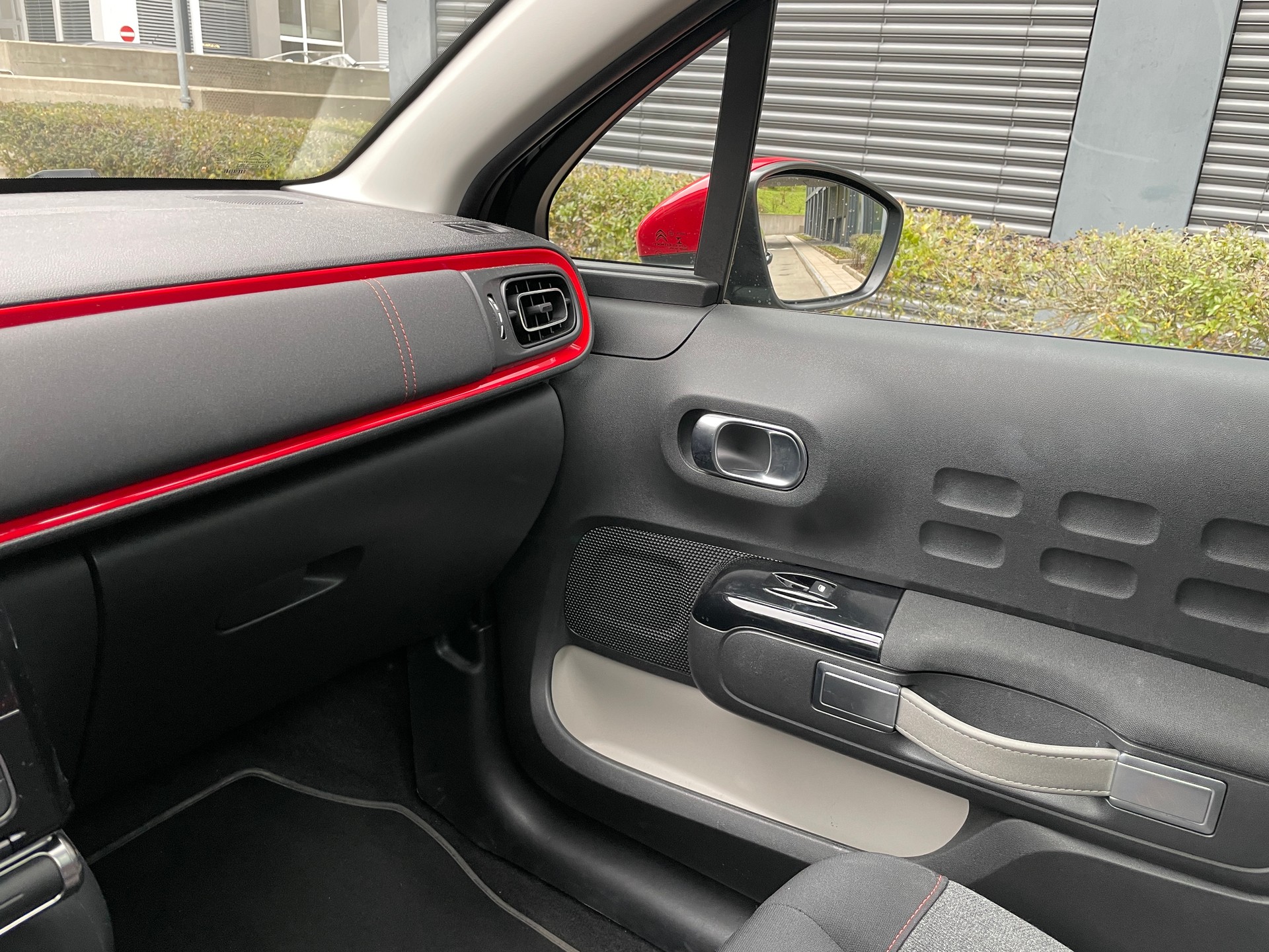 CITROEN C3 1.2i PureTech Feel mit Panoramadach-image-24