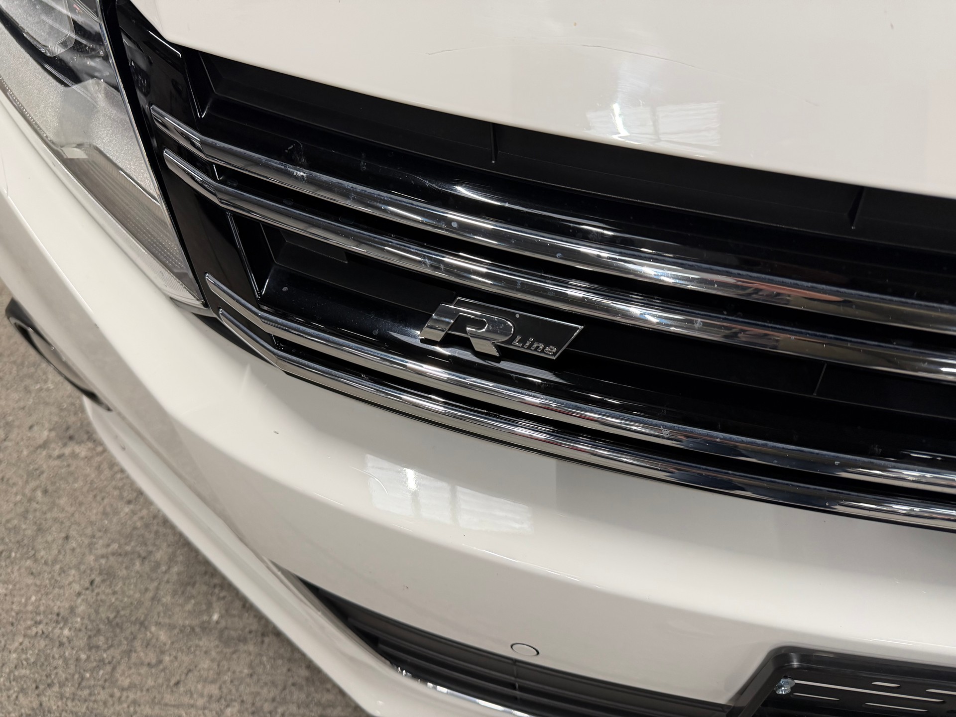 VW Tiguan 2.0 TDI BMT R-LINE 4Motion DSG-image-14