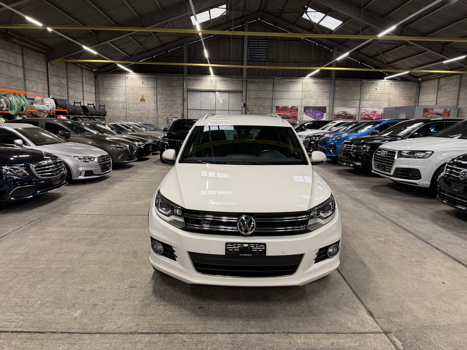 VW Tiguan 2.0 TDI BMT R-LINE 4Motion DSG-image-13