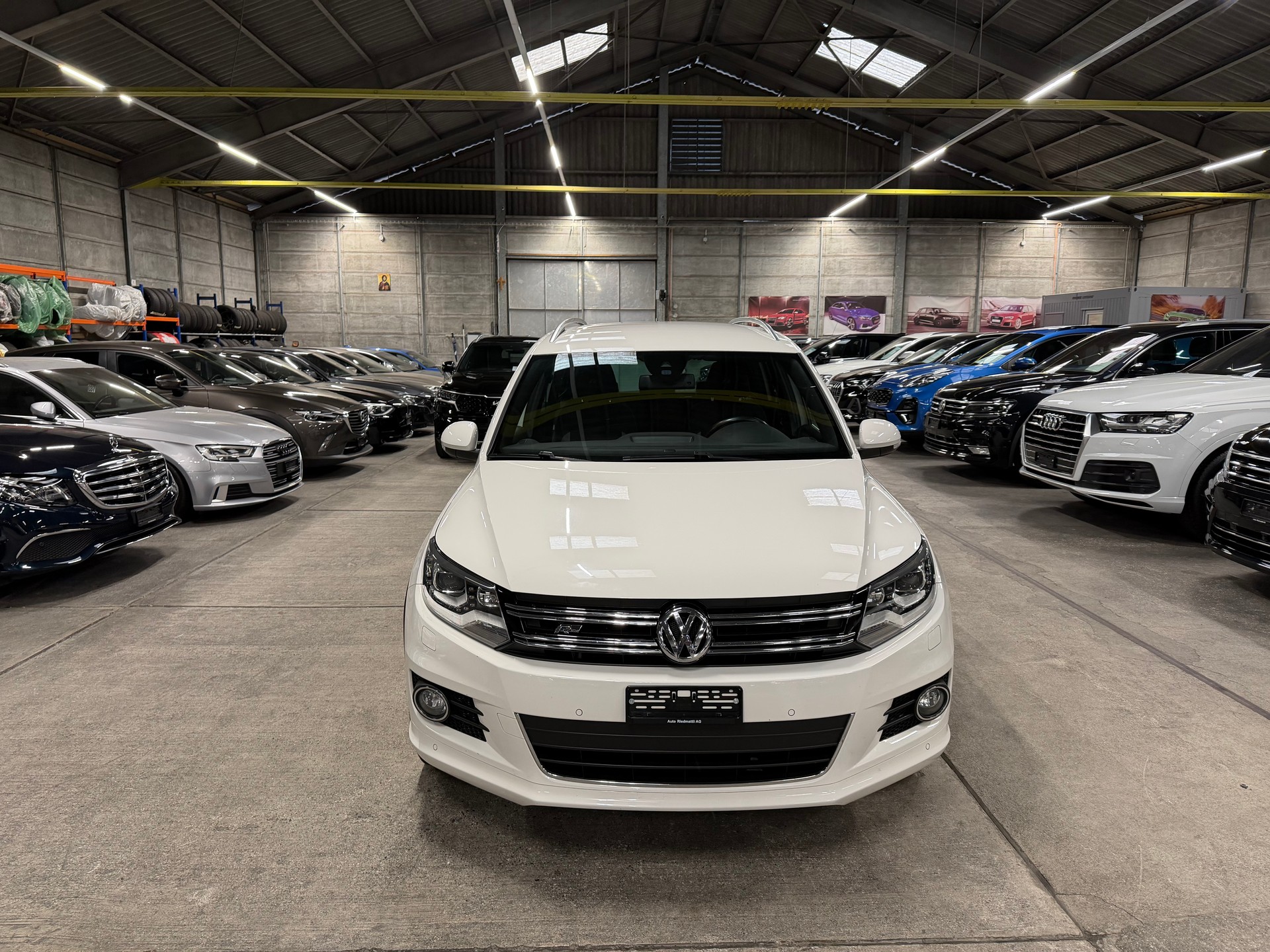 VW Tiguan 2.0 TDI BMT R-LINE 4Motion DSG-image-15