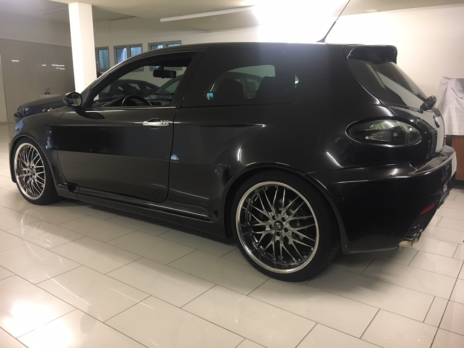 ALFA ROMEO 147 3.2 GTA-image-4