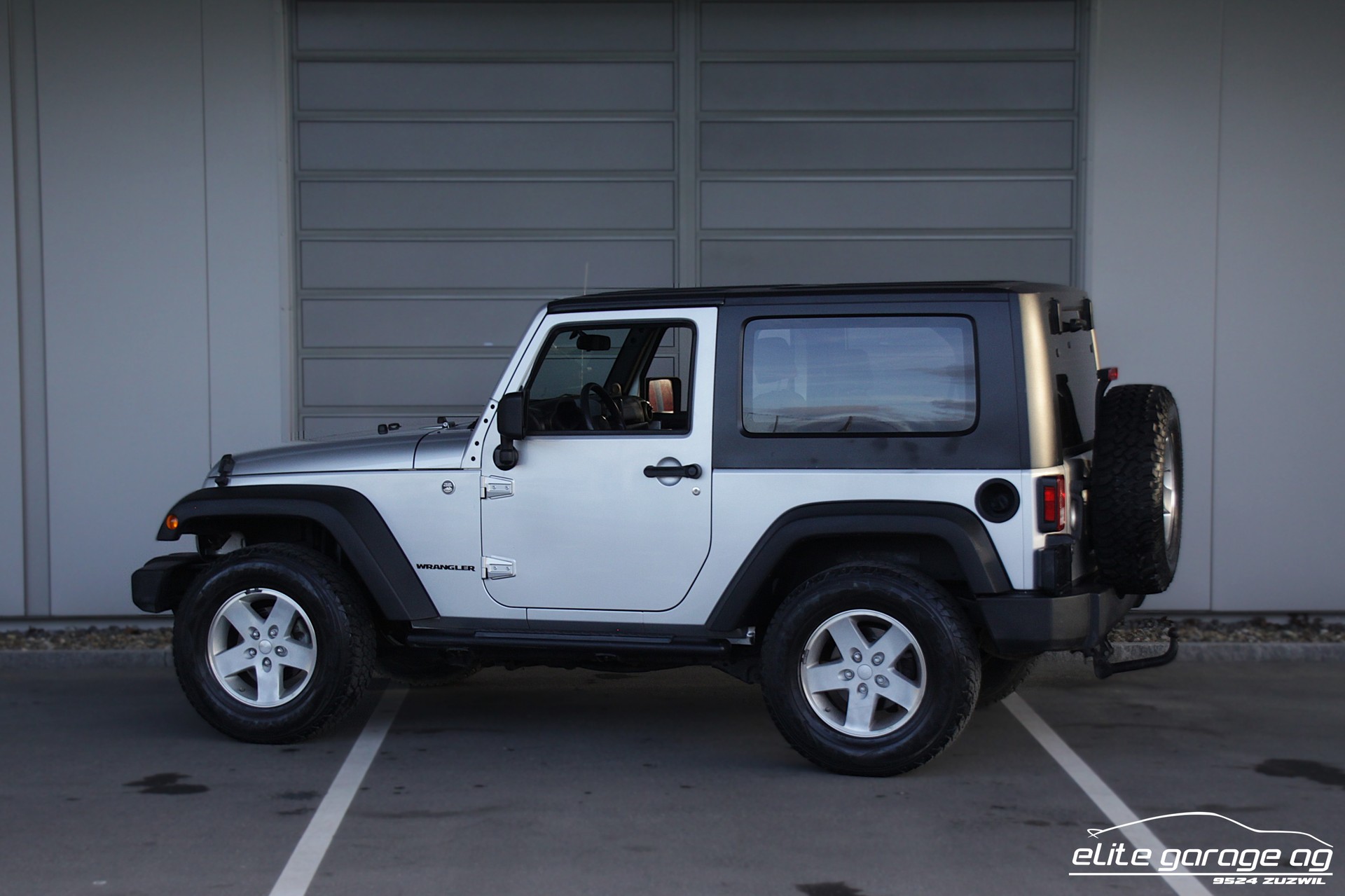 JEEP Wrangler 3.8 Sport-image-2
