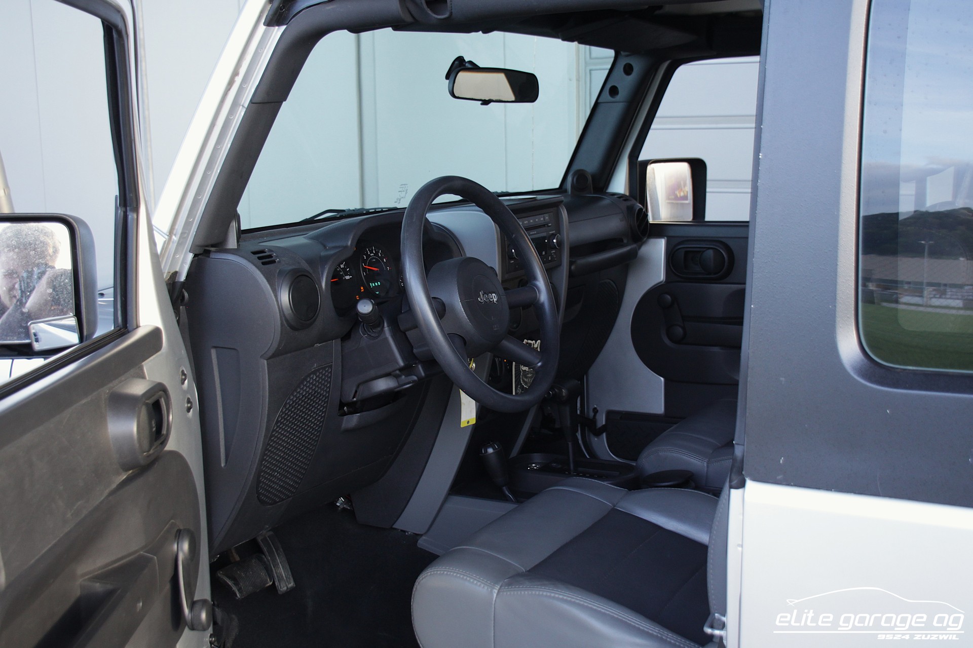 JEEP Wrangler 3.8 Sport-image-13