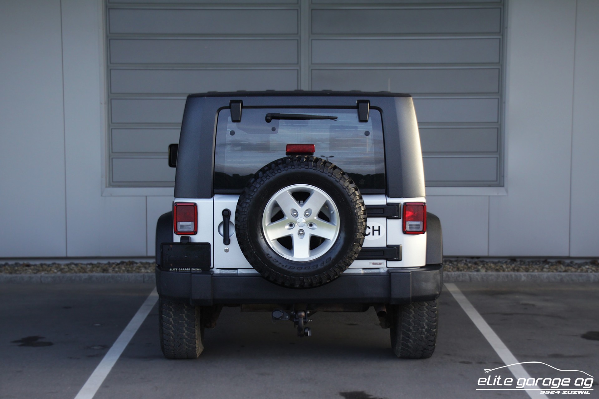 JEEP Wrangler 3.8 Sport-image-3