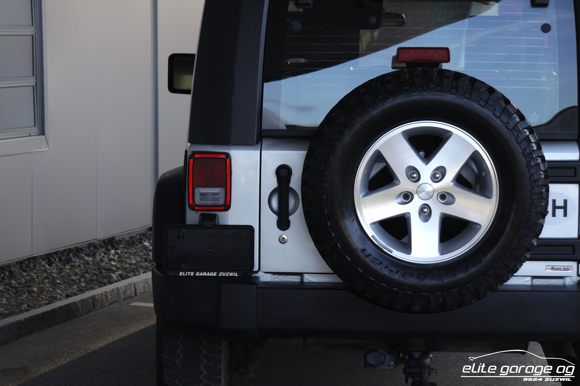 JEEP Wrangler 3.8 Sport-image-12