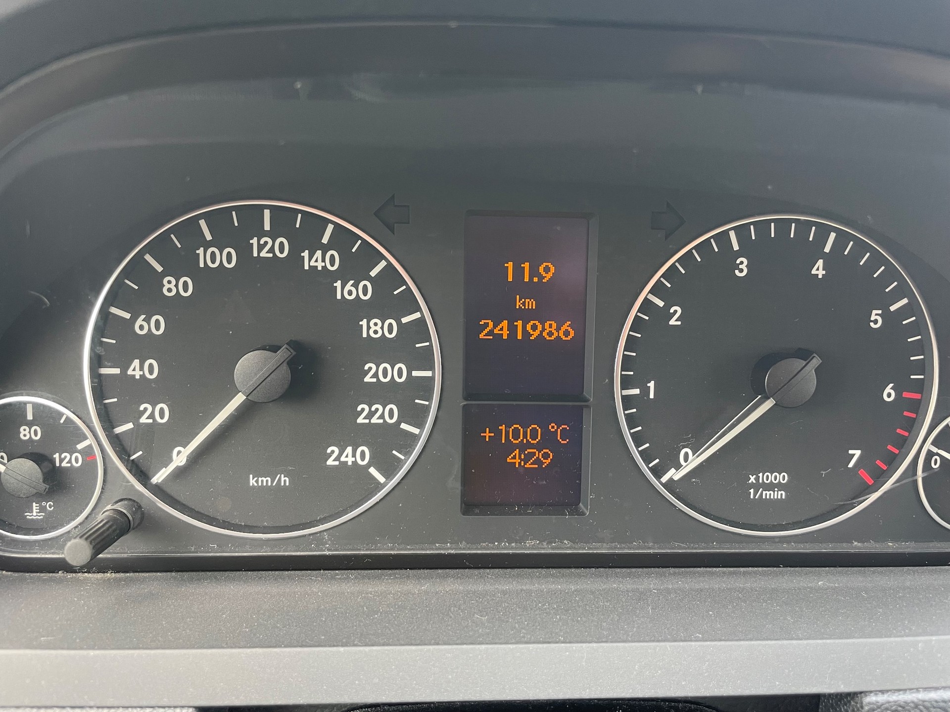 MERCEDES-BENZ A 170 Avantgarde-image-11