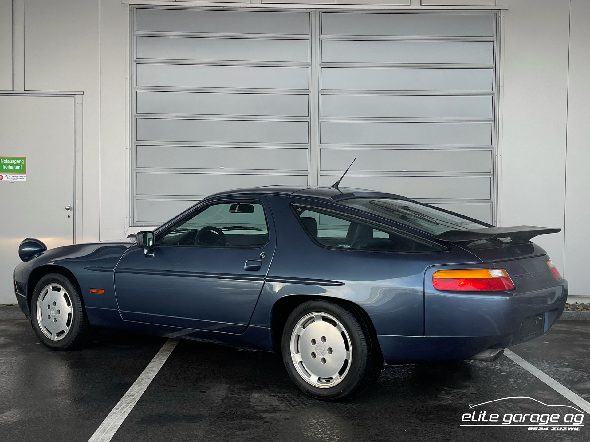 PORSCHE 928 S4-image-2