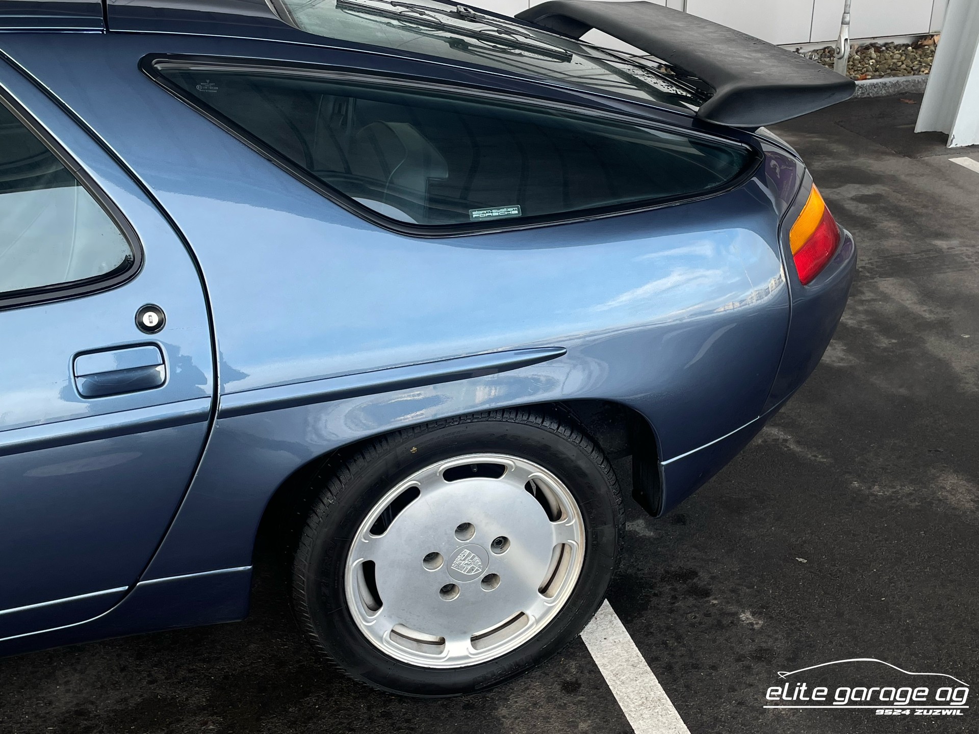 PORSCHE 928 S4-image-8
