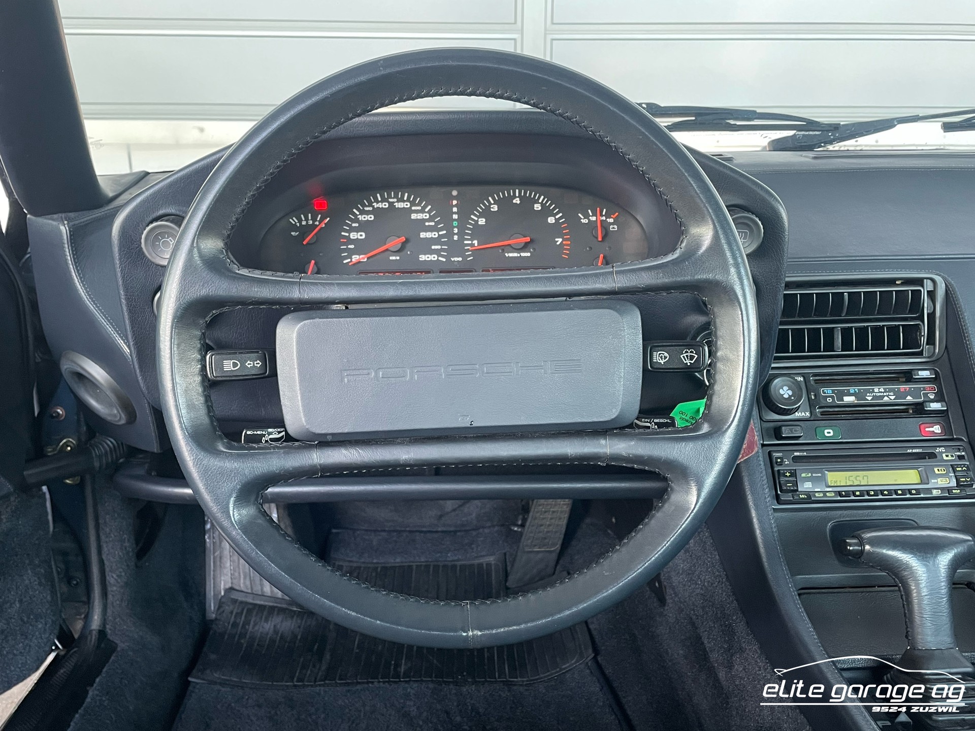 PORSCHE 928 S4-image-10