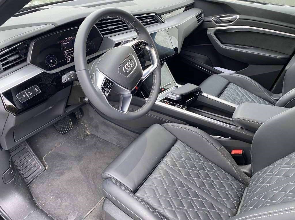 AUDI e-tron 55 Advanced quattro-image-3