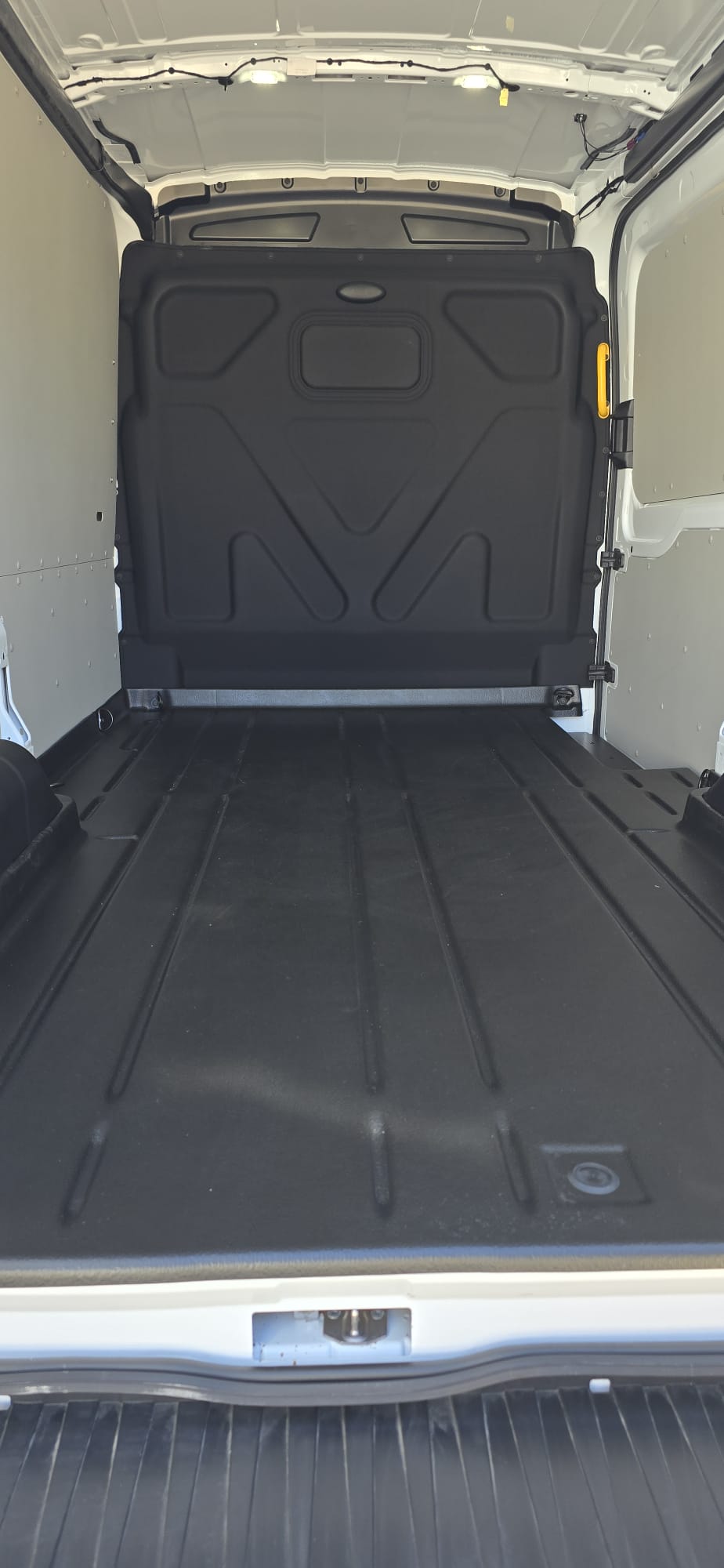 FORD E-Transit Van 350 L2 Trend RWD-image-7