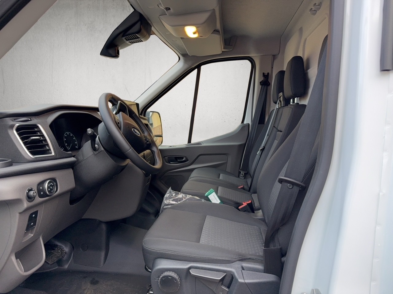 FORD E-Transit Van 350 L2 Trend RWD-image-3