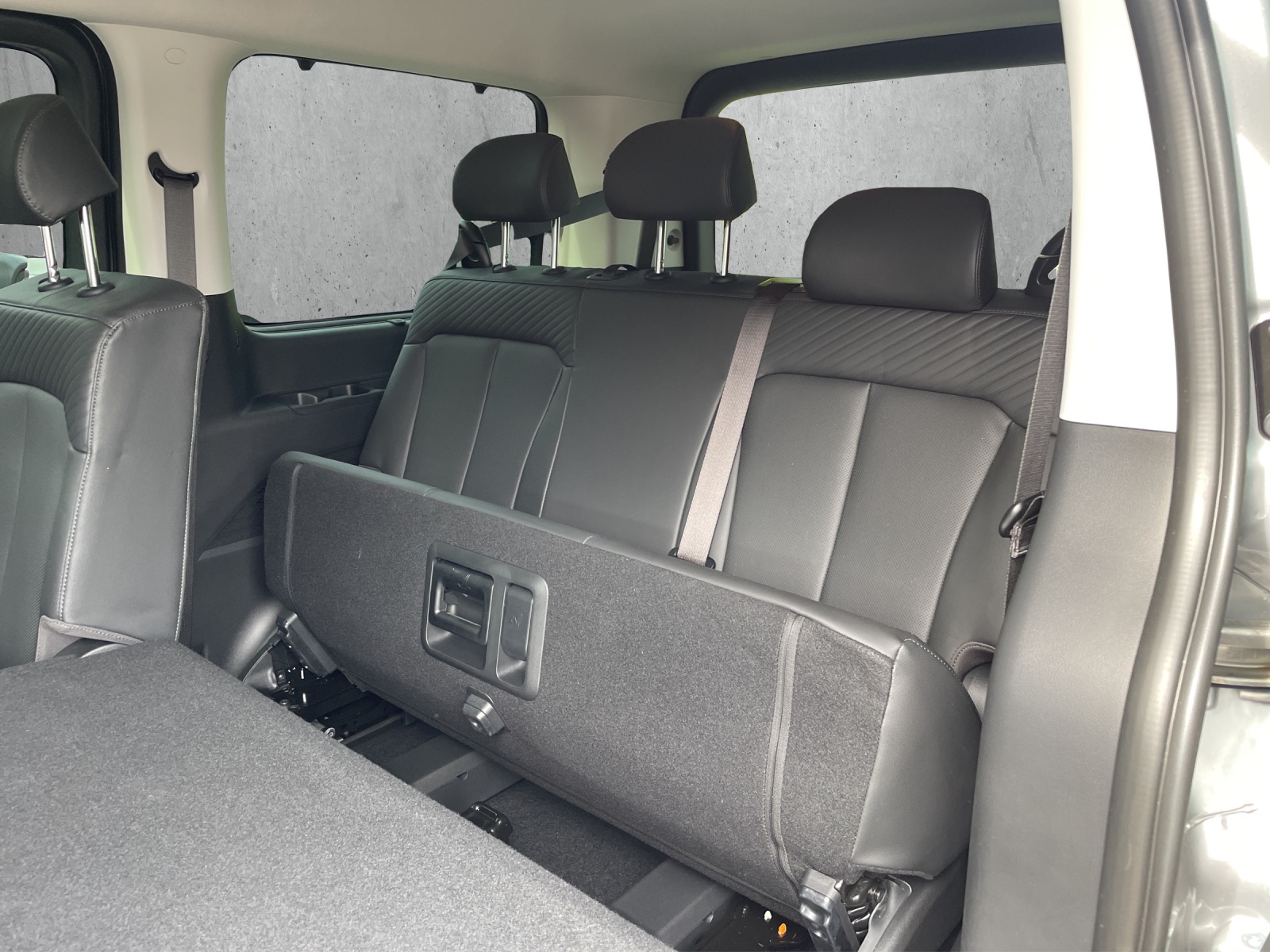 HYUNDAI Staria Wagon 1.6 GDi HEV Vertex-image-11