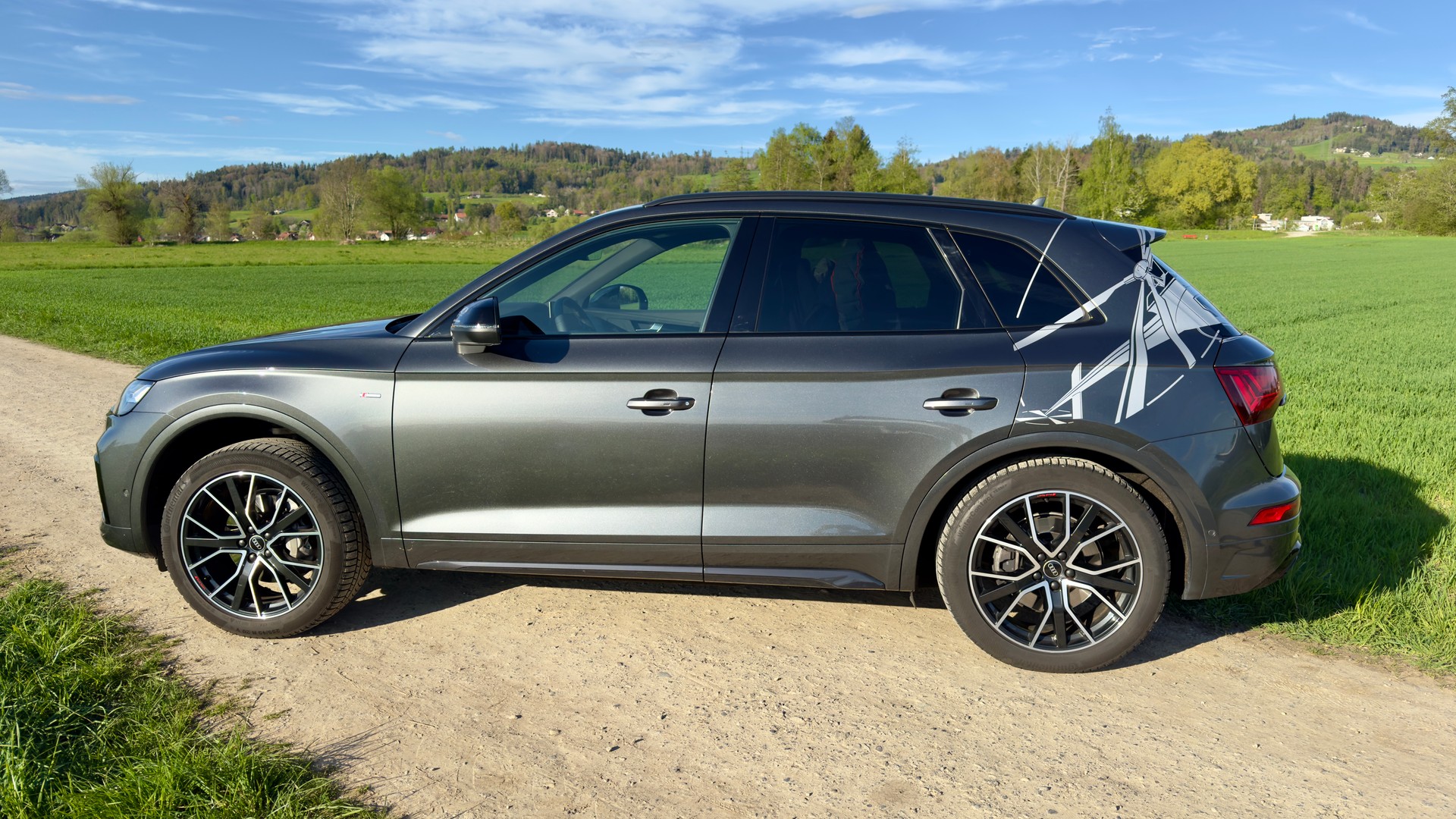 AUDI Q5 40 TDI Black Edition quattro S-tronic-image-5