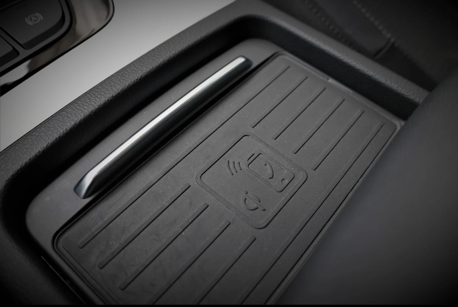 AUDI Q5 40 TDI Black Edition quattro S-tronic-image-10