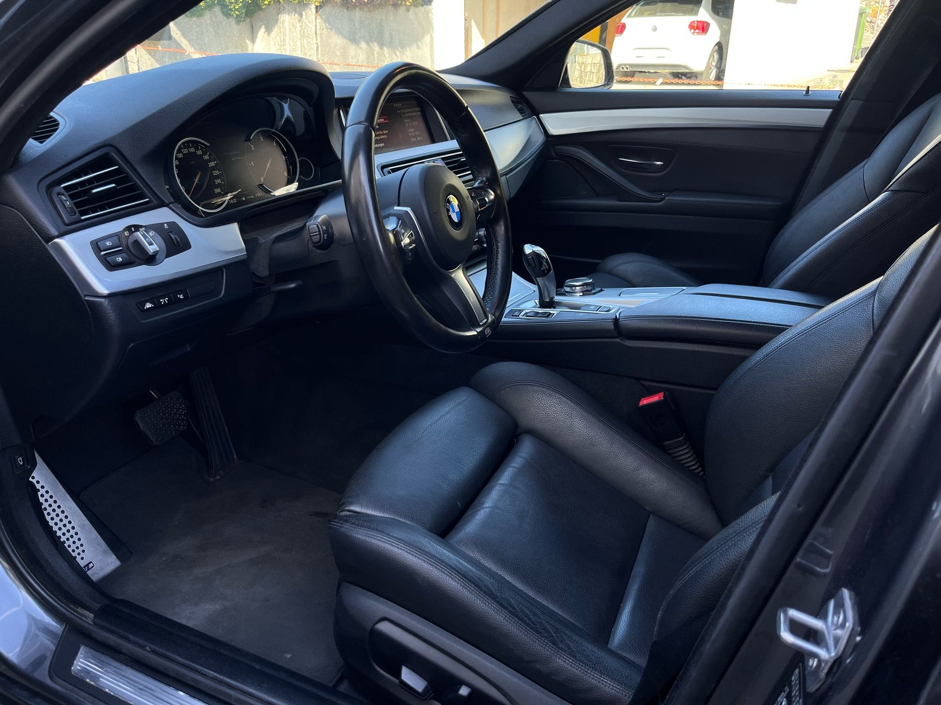 BMW 520d Touring xDrive Steptronic 12Mt Gara-image-8