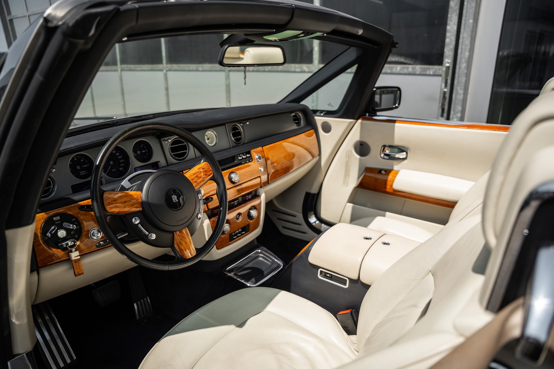 ROLLS-ROYCE Phantom 6.7 V12 Drophead-image-10