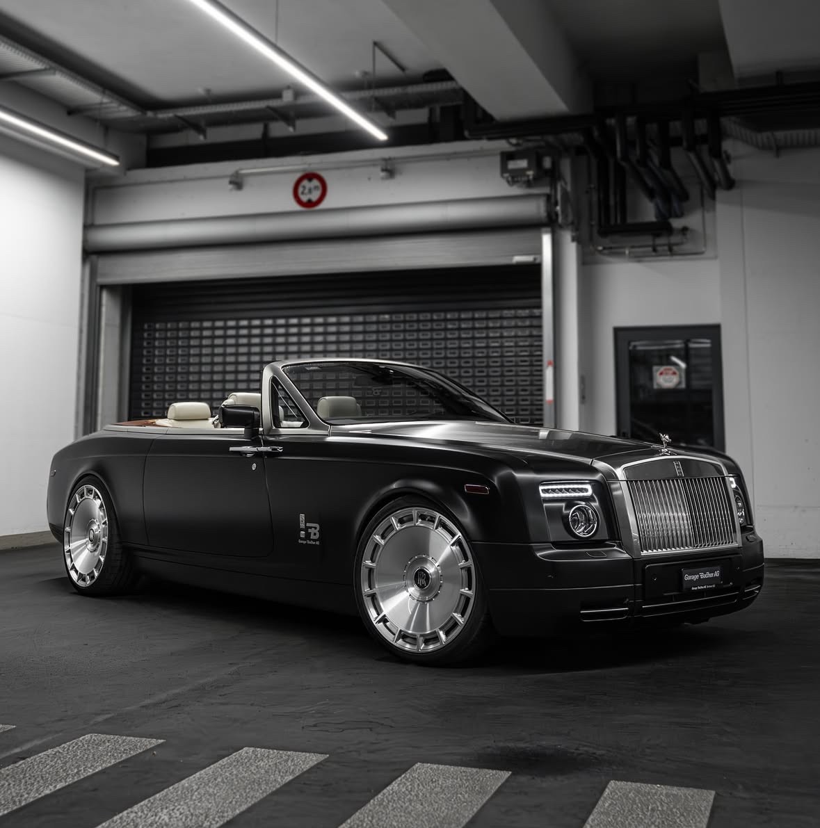 ROLLS-ROYCE Phantom 6.7 V12 Drophead-showroom-element-2