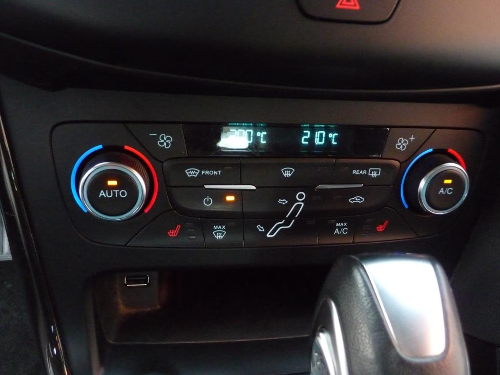 FORD Focus 1.5 SCTi Titanium X Automatic-image-10