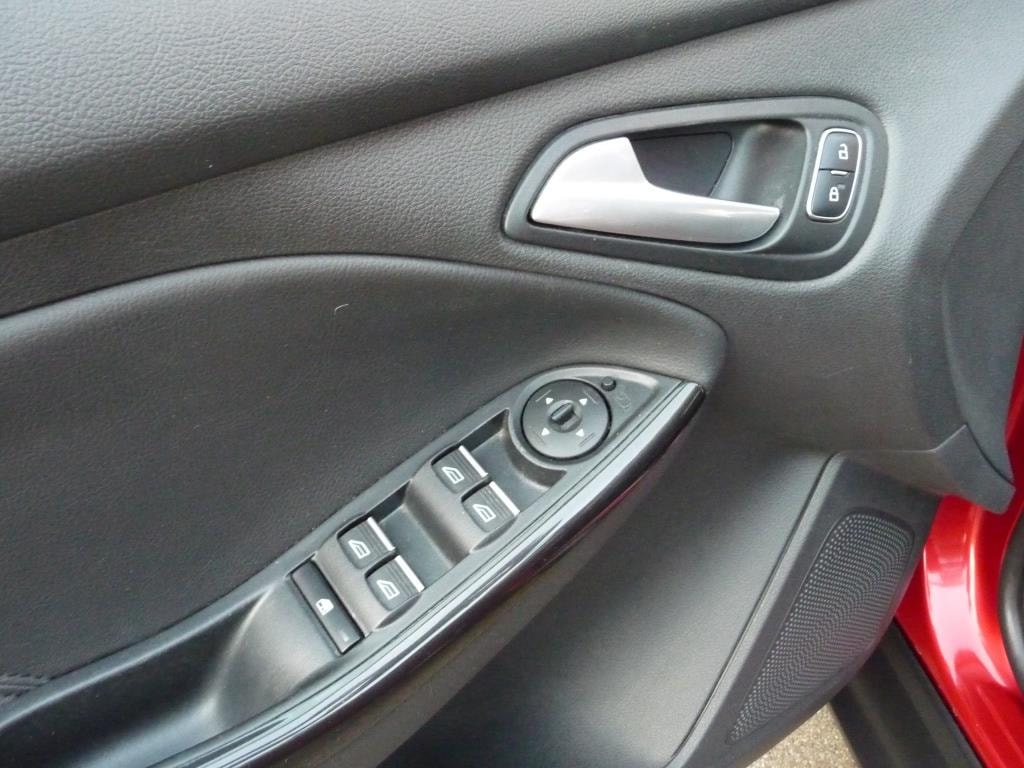 FORD Focus 1.5 SCTi Titanium X Automatic-image-5