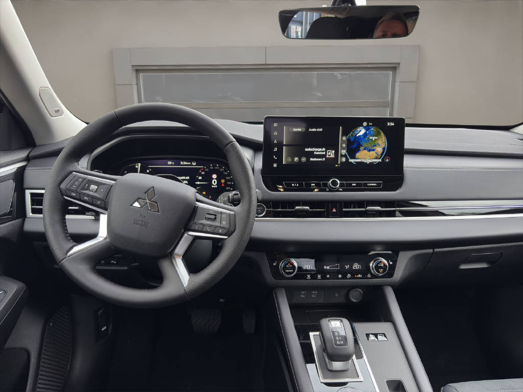 MITSUBISHI Outlander 2.4 PHEV Invite 4x4-image-9