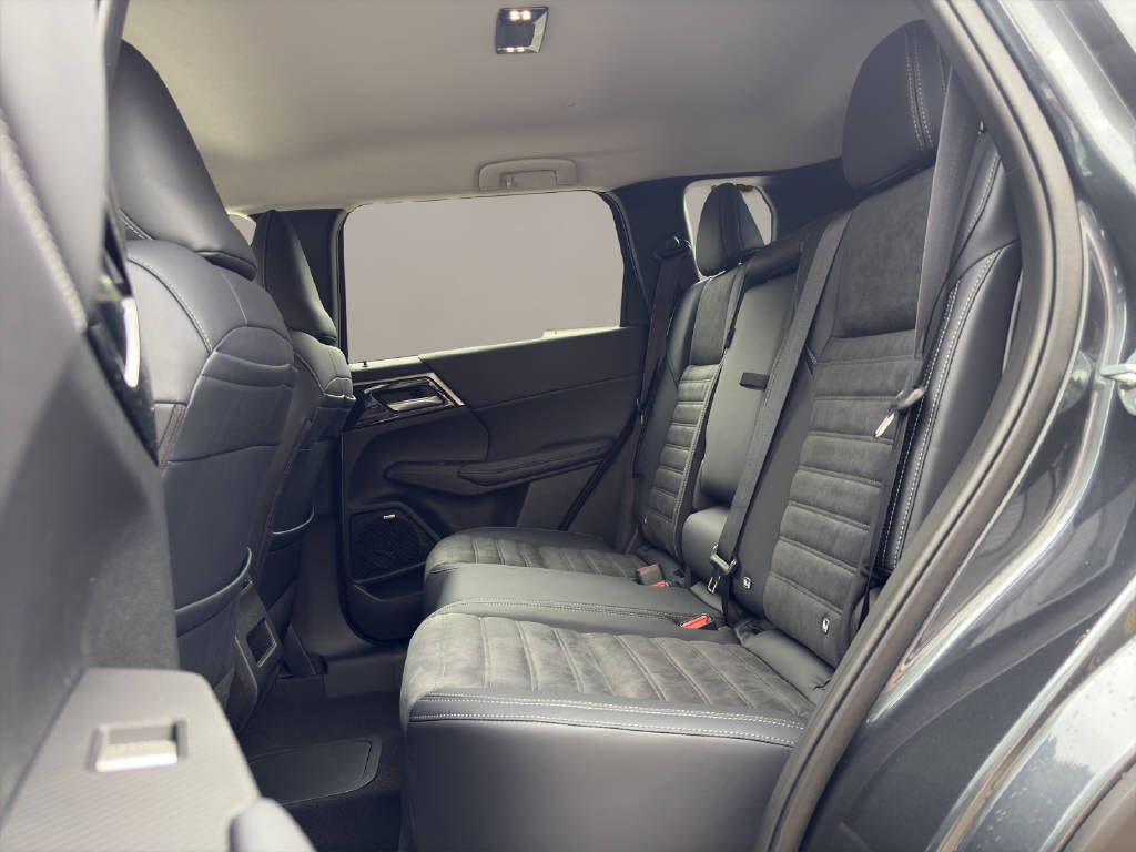 MITSUBISHI Outlander 2.4 PHEV Invite 4x4-image-12