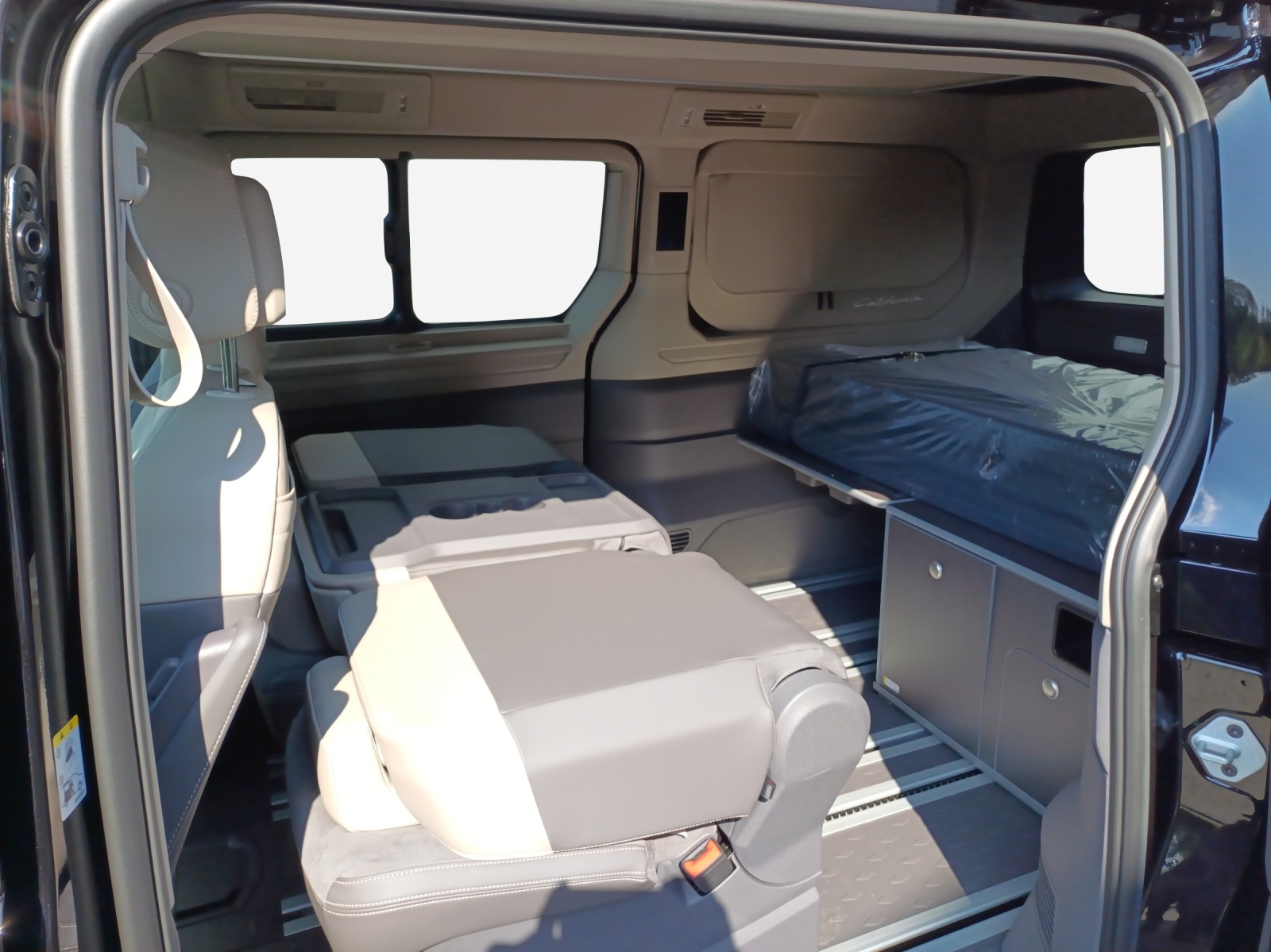 VW California 2.0 TDI Beach Tour-image-15