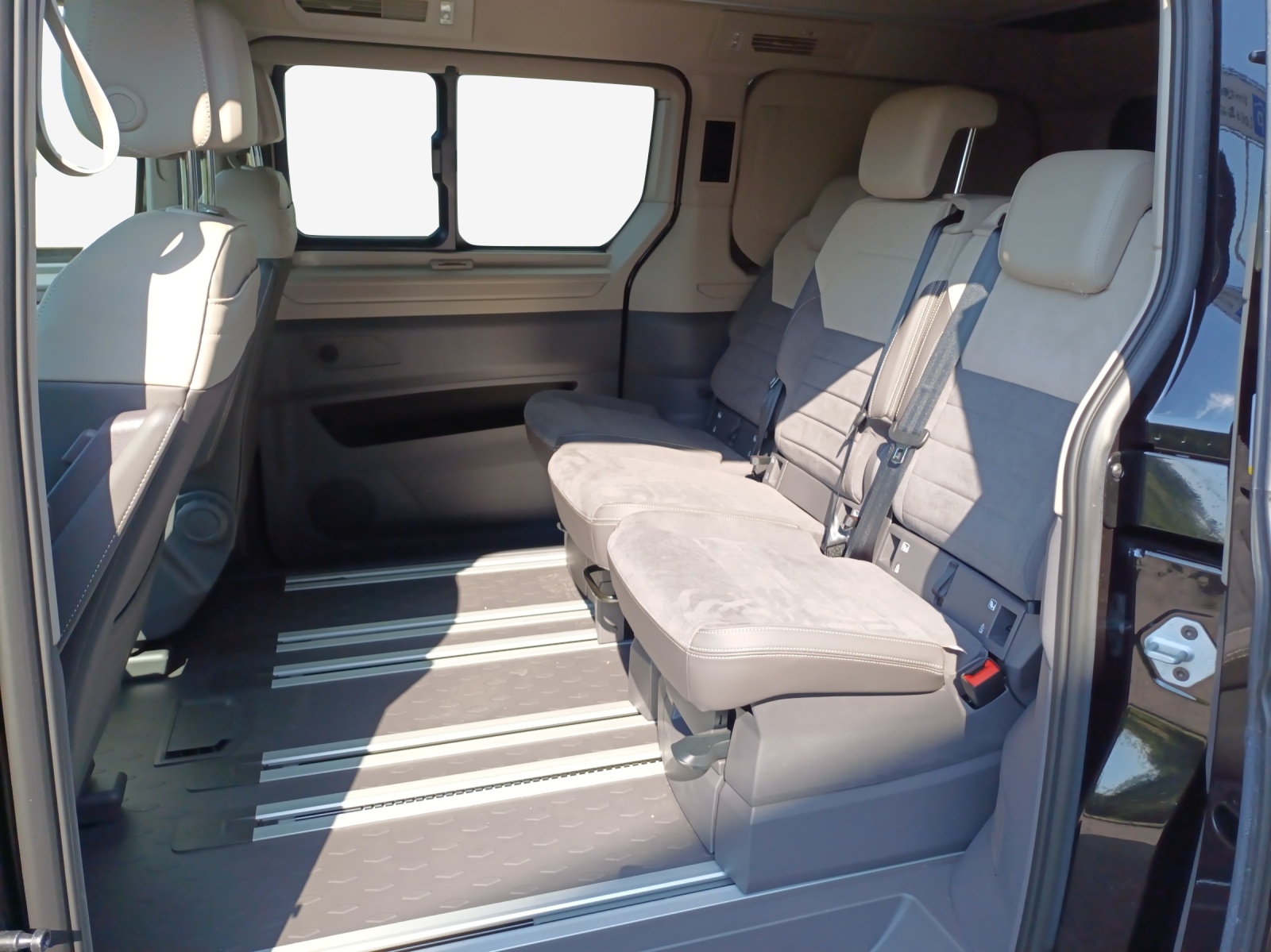 VW California 2.0 TDI Beach Tour-image-11