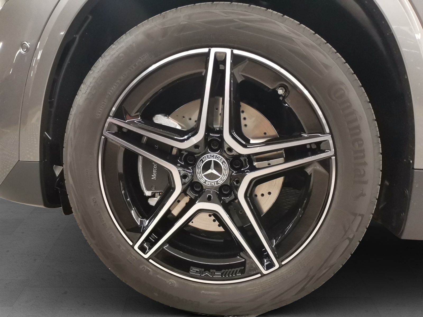 MERCEDES-BENZ GLA 220 d AMG Line 4Matic Swiss Star-image-5