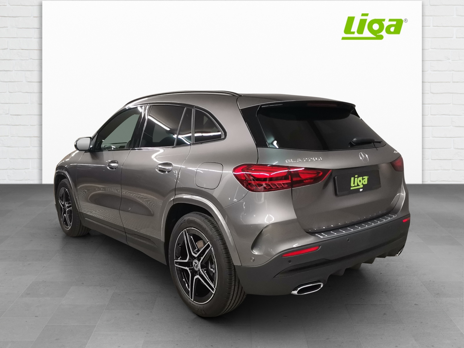 MERCEDES-BENZ GLA 220 d AMG Line 4Matic Swiss Star-image-3