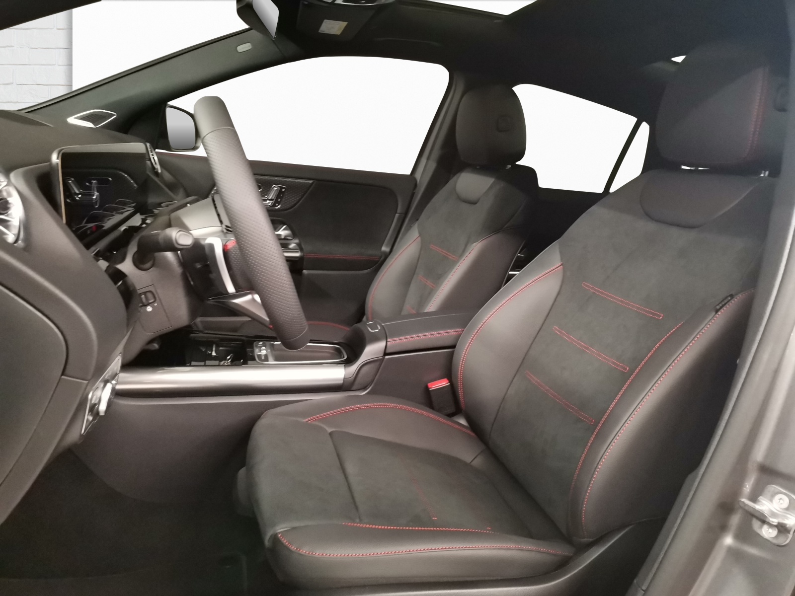 MERCEDES-BENZ GLA 220 d AMG Line 4Matic Swiss Star-image-6