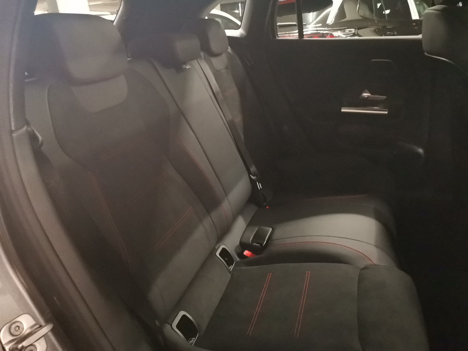 MERCEDES-BENZ GLA 220 d AMG Line 4Matic Swiss Star-image-9