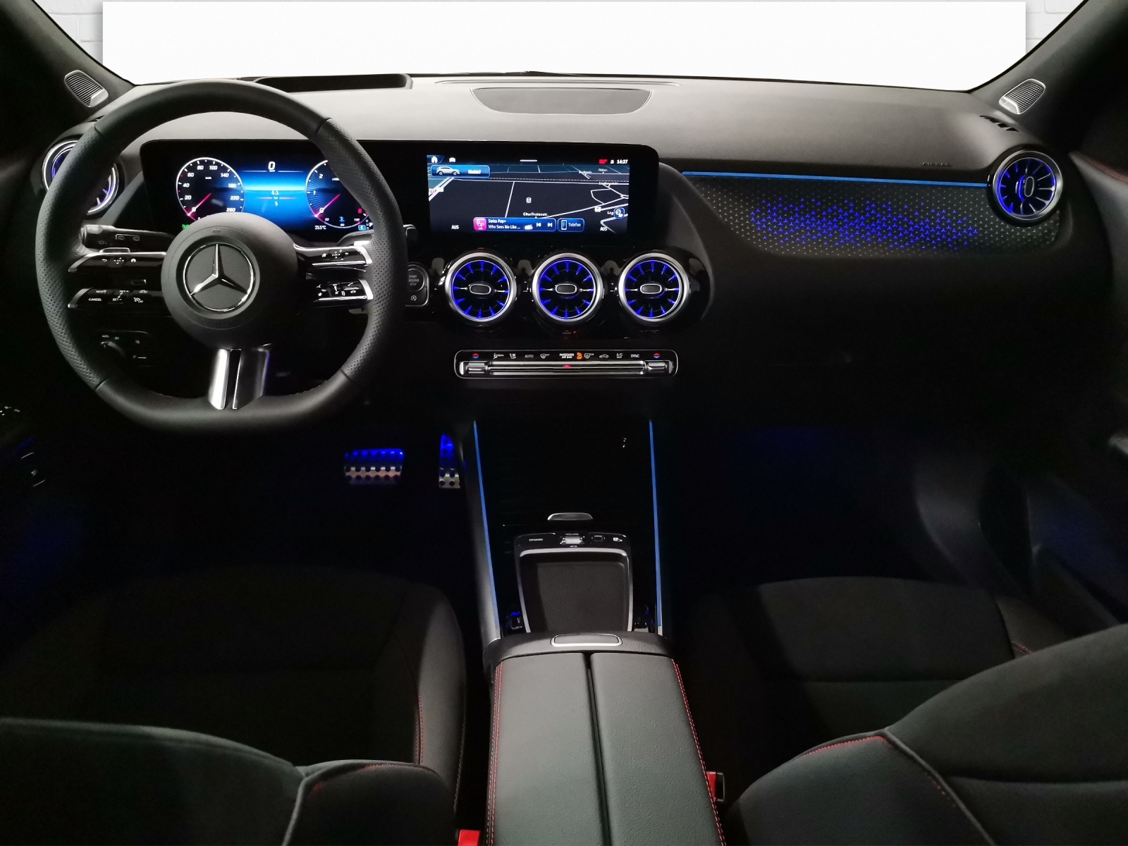 MERCEDES-BENZ GLA 220 d AMG Line 4Matic Swiss Star-image-7