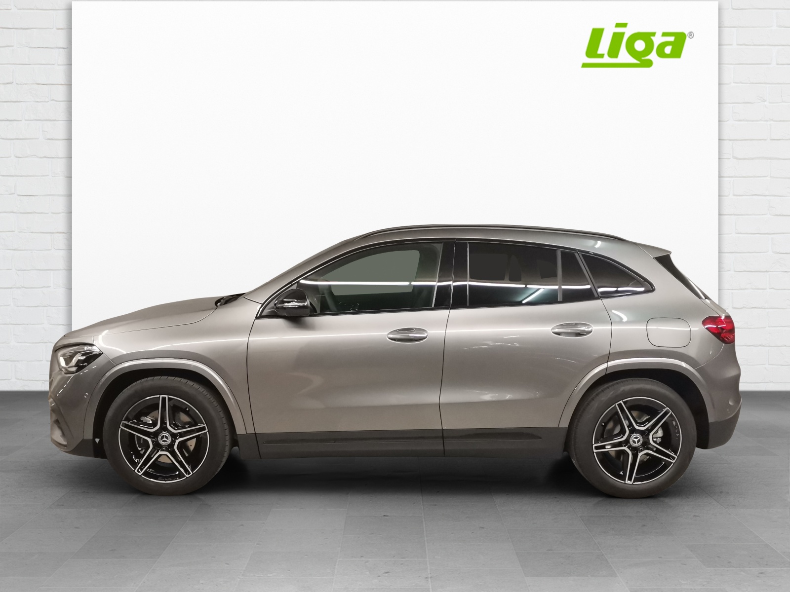 MERCEDES-BENZ GLA 220 d AMG Line 4Matic Swiss Star-image-0
