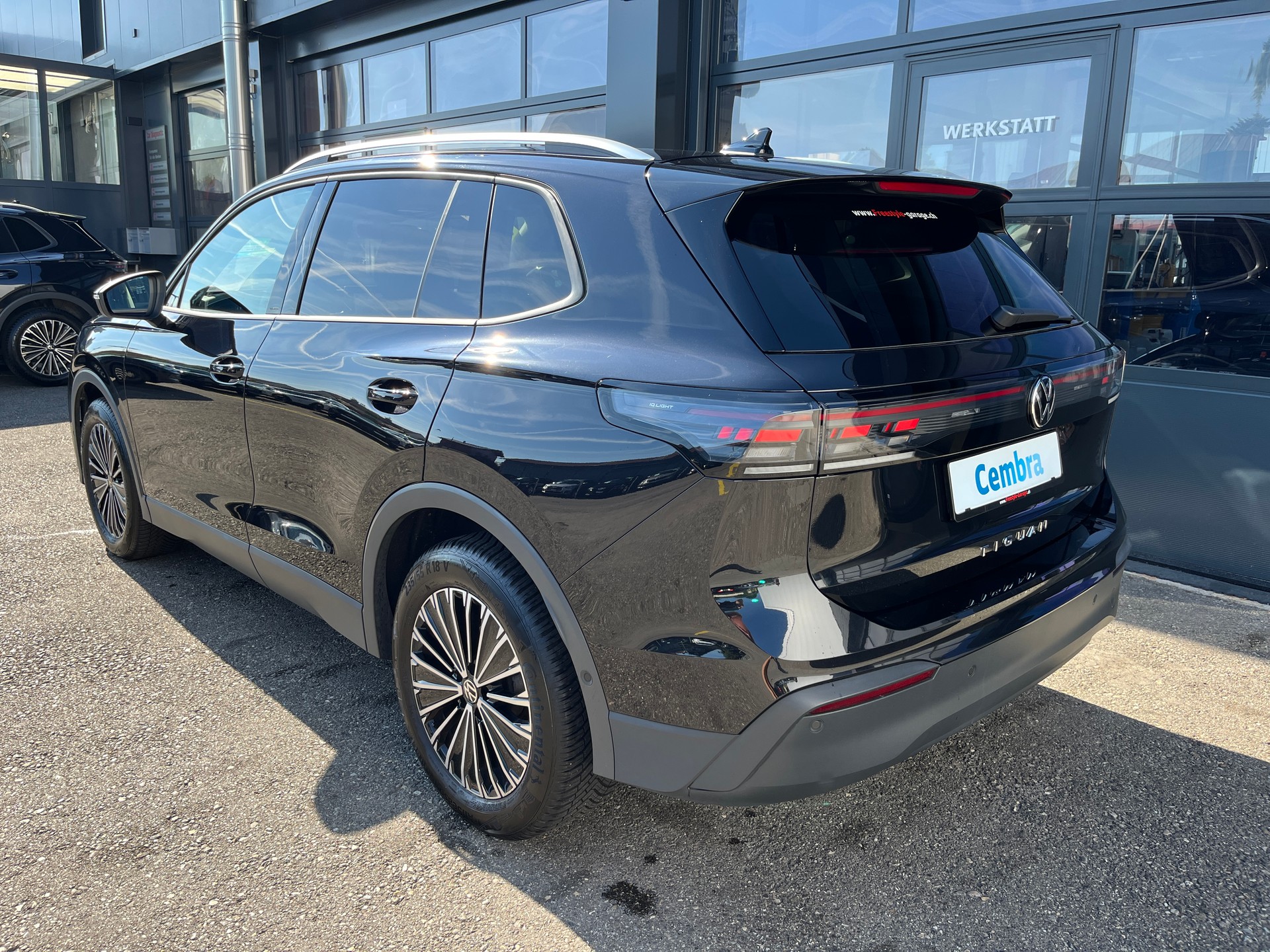 VW Tiguan 2.0 TDI SCR Life DSG-image-3