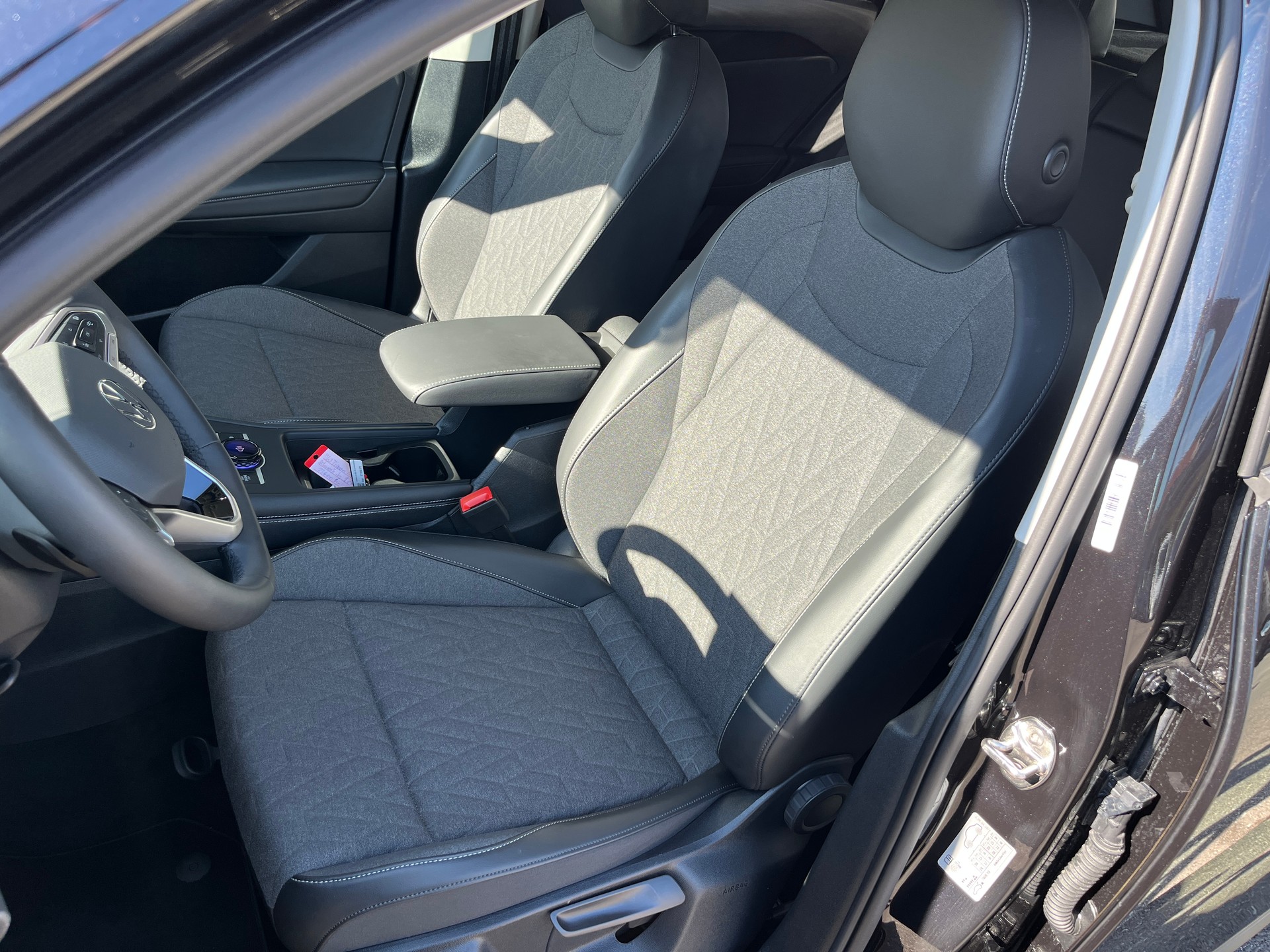 VW Tiguan 2.0 TDI SCR Life DSG-image-9