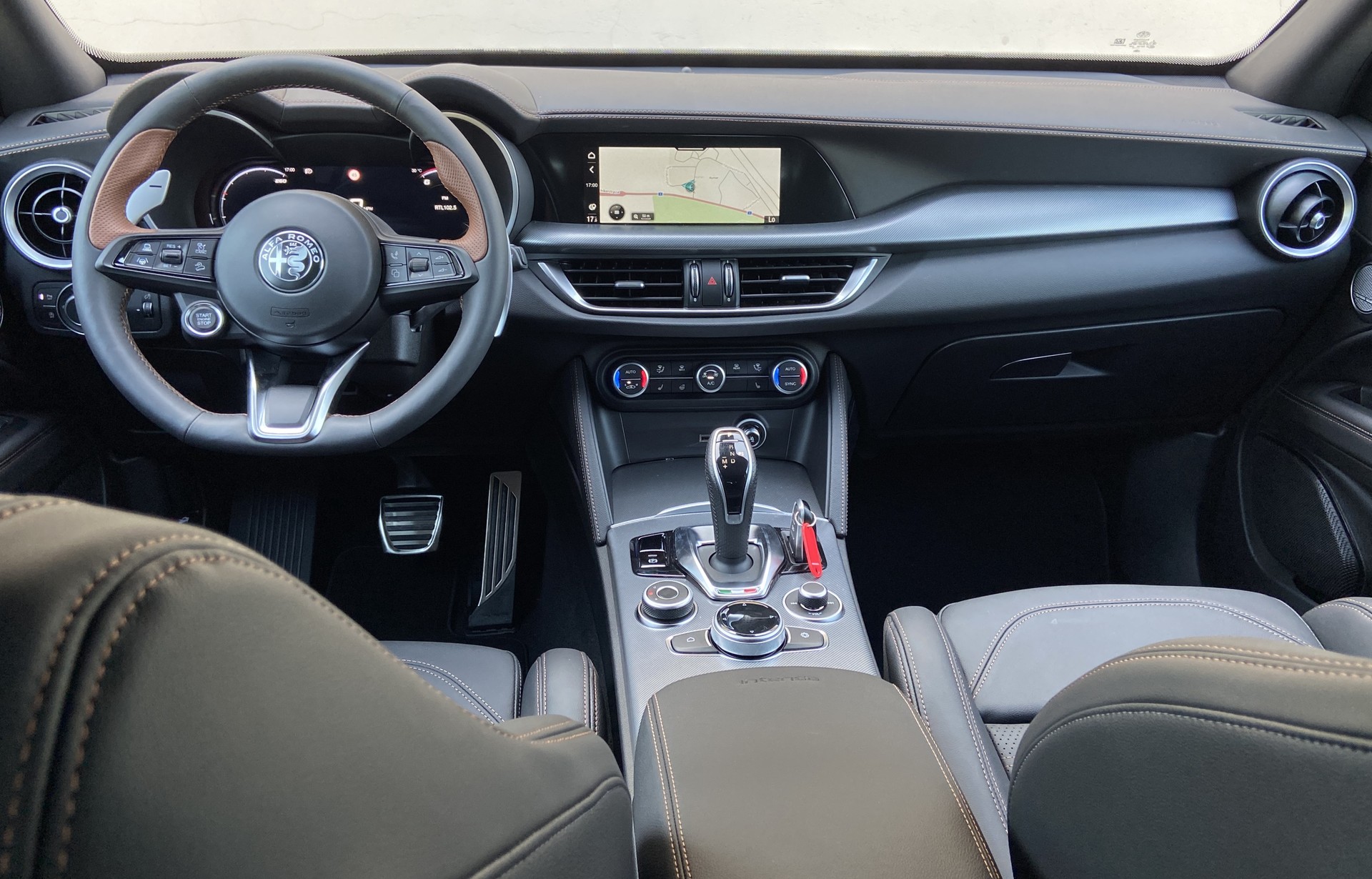 ALFA ROMEO Stelvio 2.0 Intensa Sky Q4 AT8-image-6