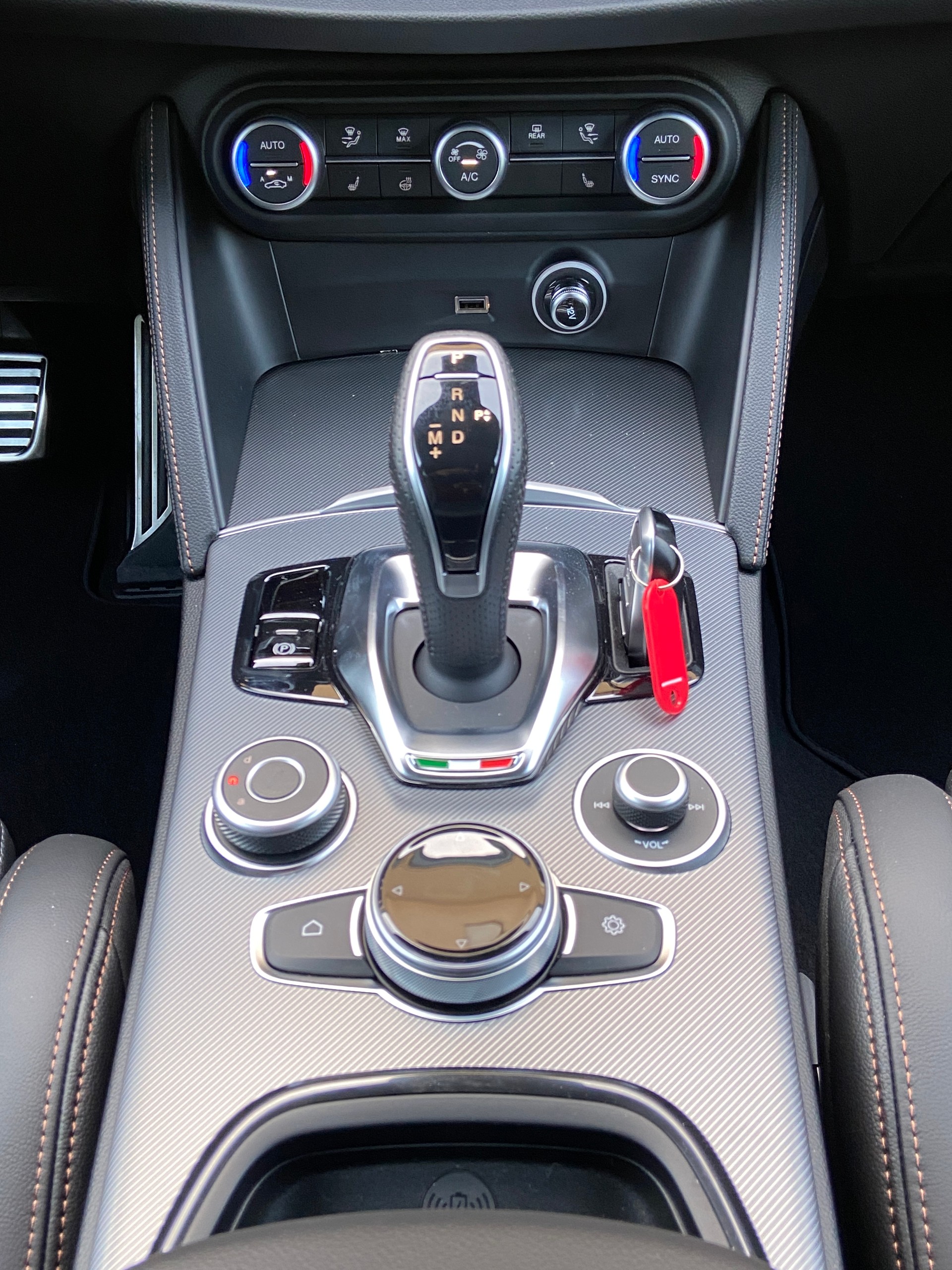 ALFA ROMEO Stelvio 2.0 Intensa Sky Q4 AT8-image-12