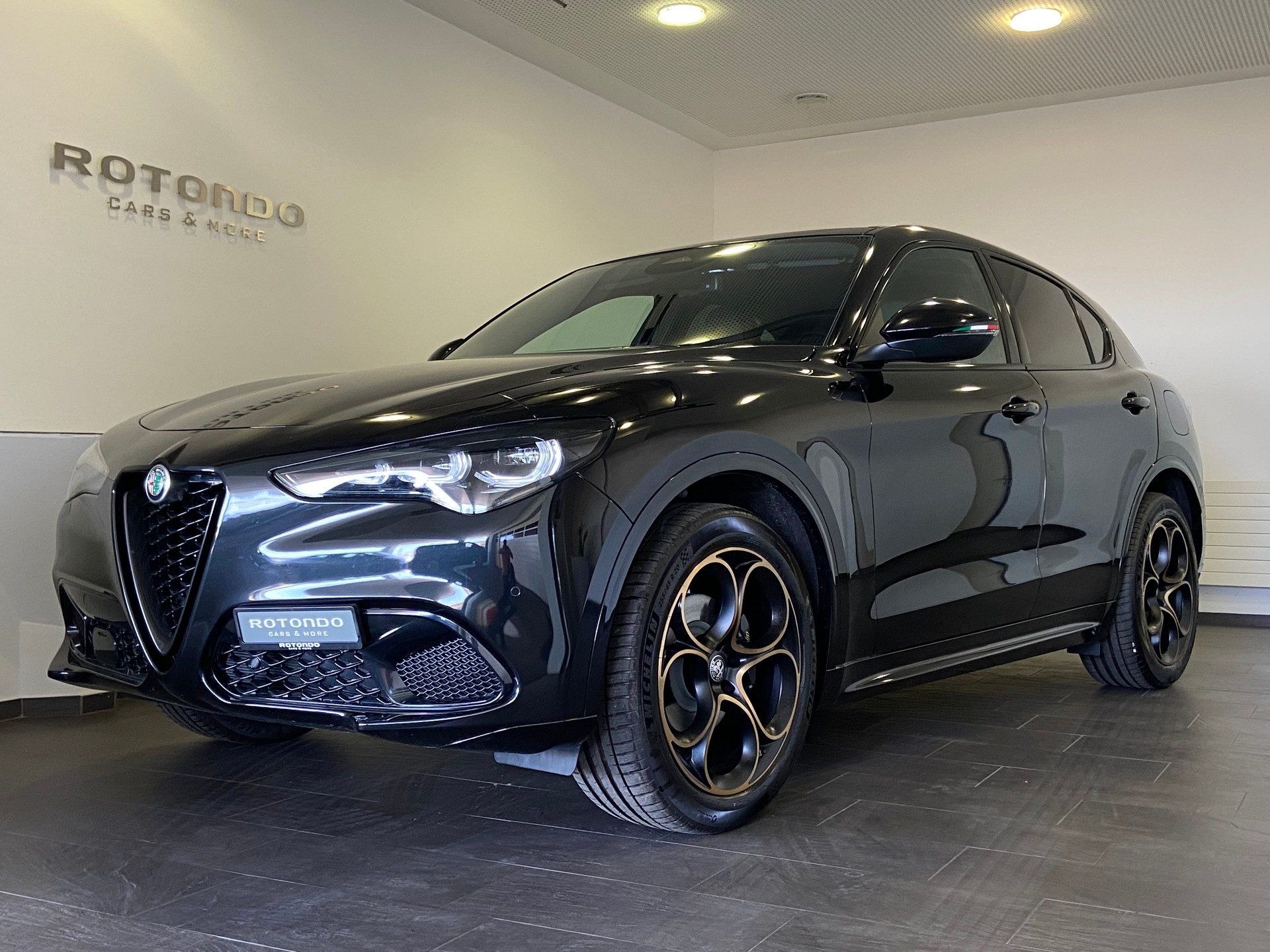 ALFA ROMEO Stelvio 2.0 Intensa Sky Q4 AT8-image-0