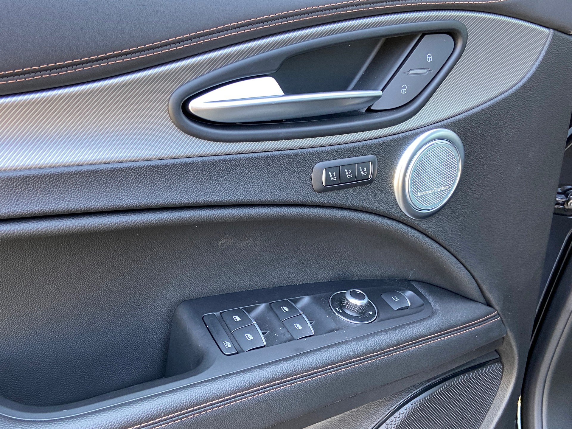 ALFA ROMEO Stelvio 2.0 Intensa Sky Q4 AT8-image-11