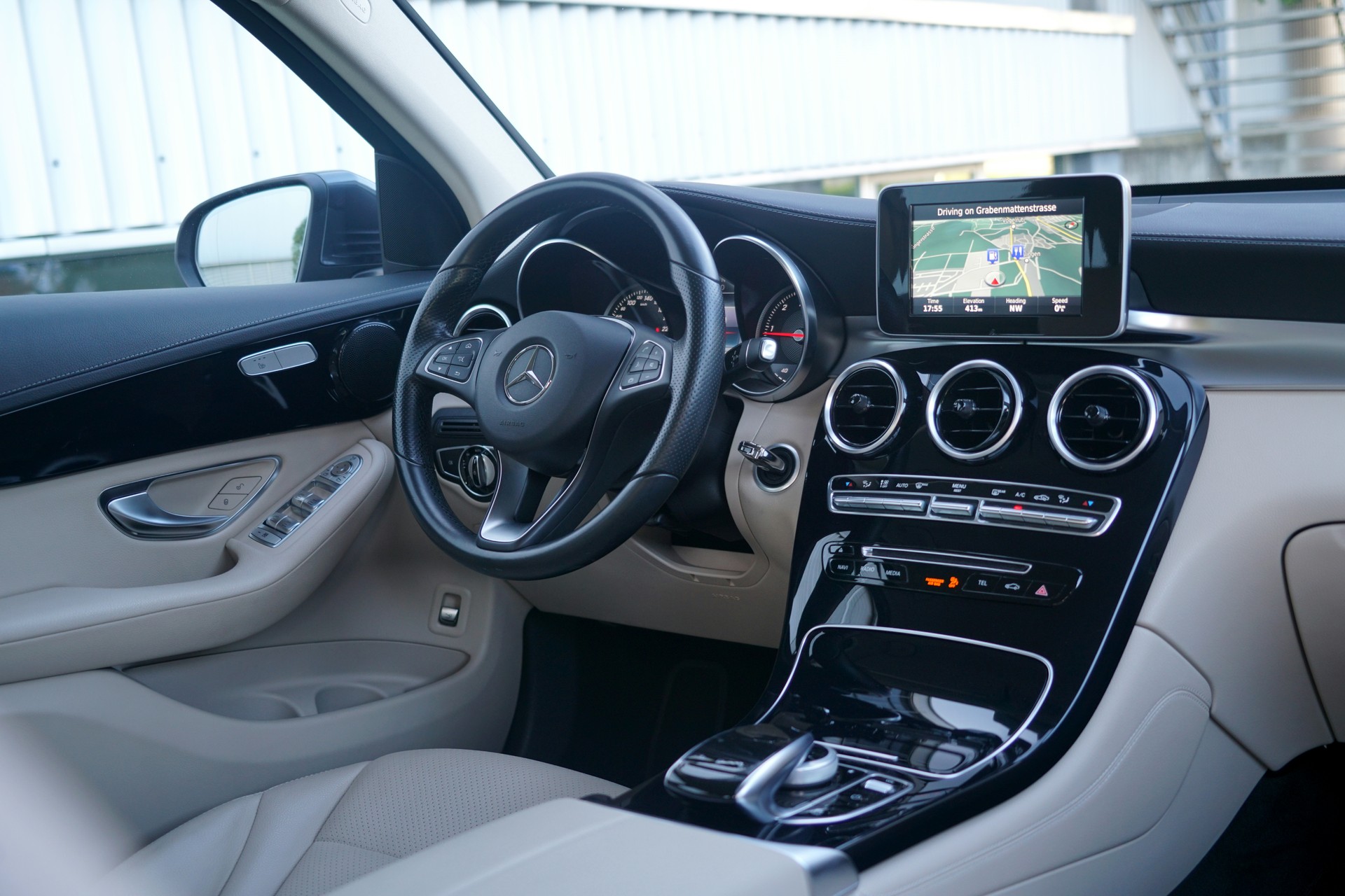 MERCEDES-BENZ GLC 250 d AMG Line 4Matic 9G-Tronic (CH)-image-4
