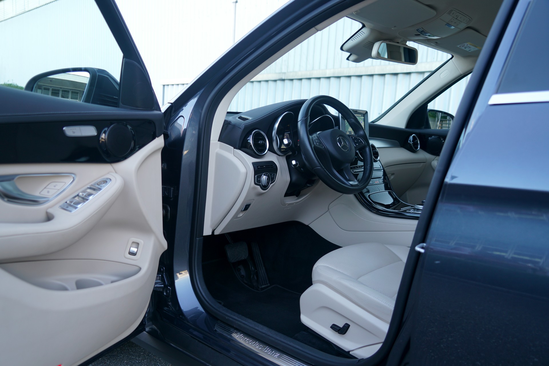 MERCEDES-BENZ GLC 250 d AMG Line 4Matic 9G-Tronic (CH)-image-5